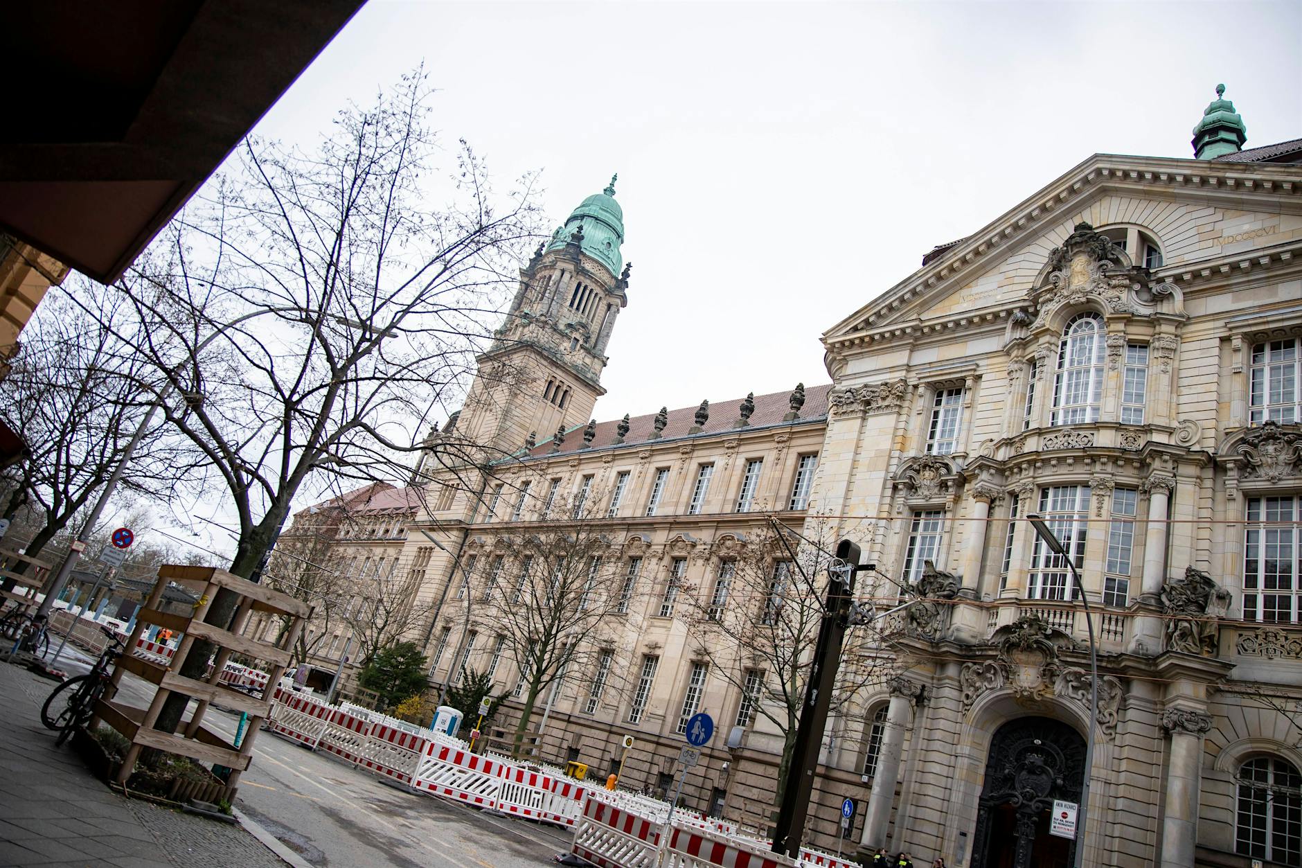 Angreifer seines Sohnes mit Messer verletzt: Berliner Vater angeklagt