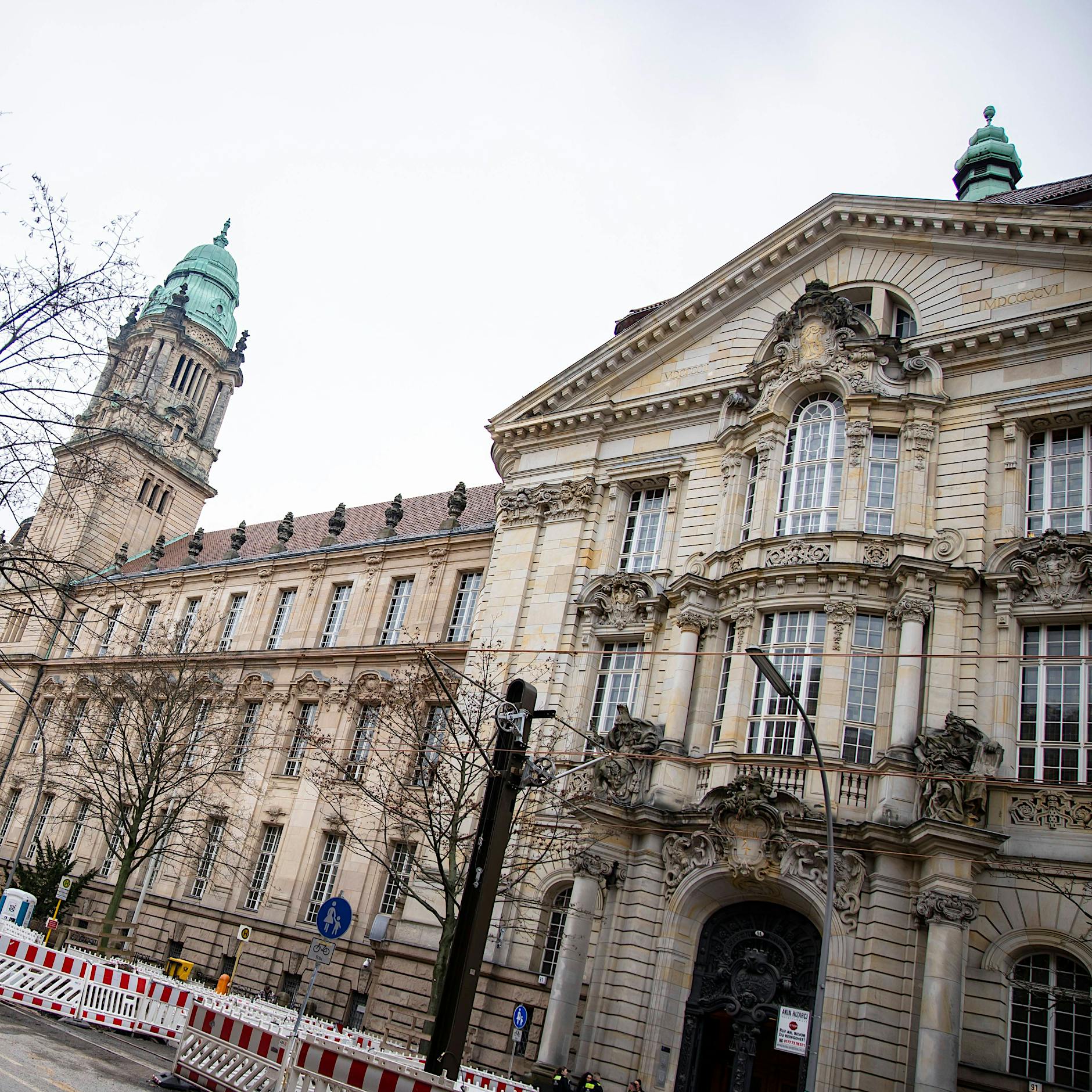 Angreifer seines Sohnes mit Messer verletzt: Berliner Vater angeklagt