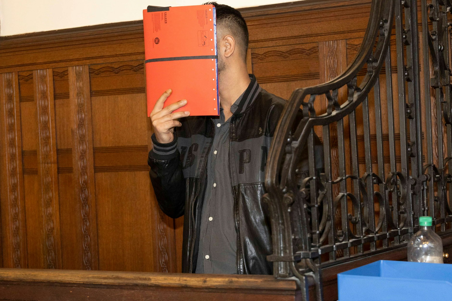 Der Angeklagte Erdal K. (41)
steht seit Montag wegen Mordversuchs in Berlin vor Gericht. Zu Unrecht?