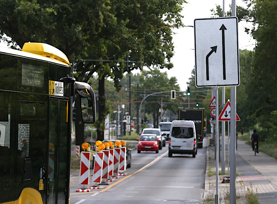 Auf der Treskowallee in Karlshorst wird schon länger gebaut, nun kommt ein neues Nadelöhr hinzu.
