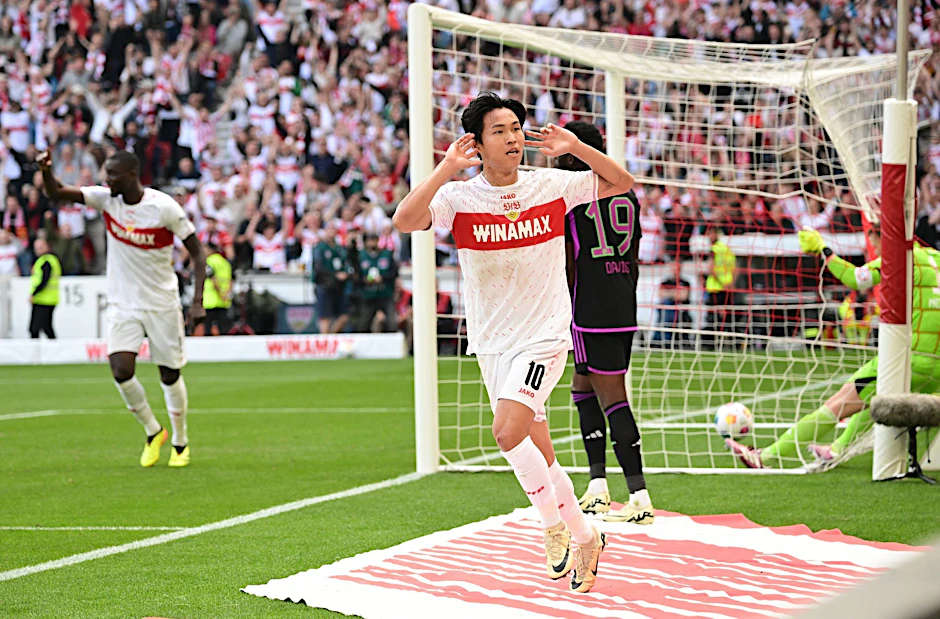 Torschütze Wooyeong Jeong und der VfB feierten gegen die Bayern einen Sieg.  