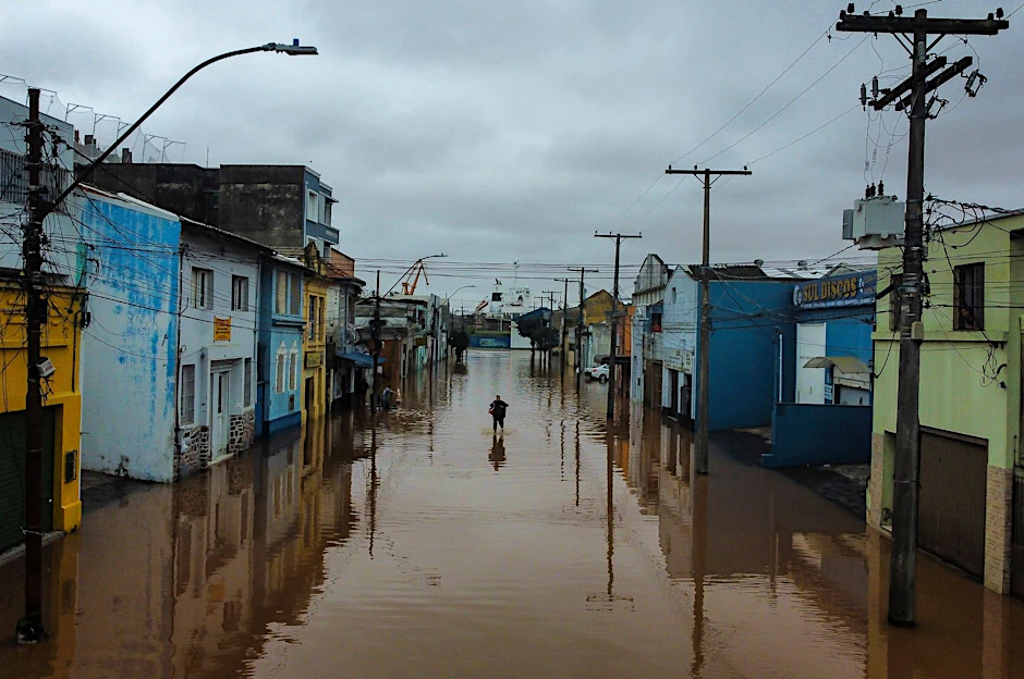dpatopbilder - Tagelanger Regen hat die Gegend um Porto Alegre überflutet.  