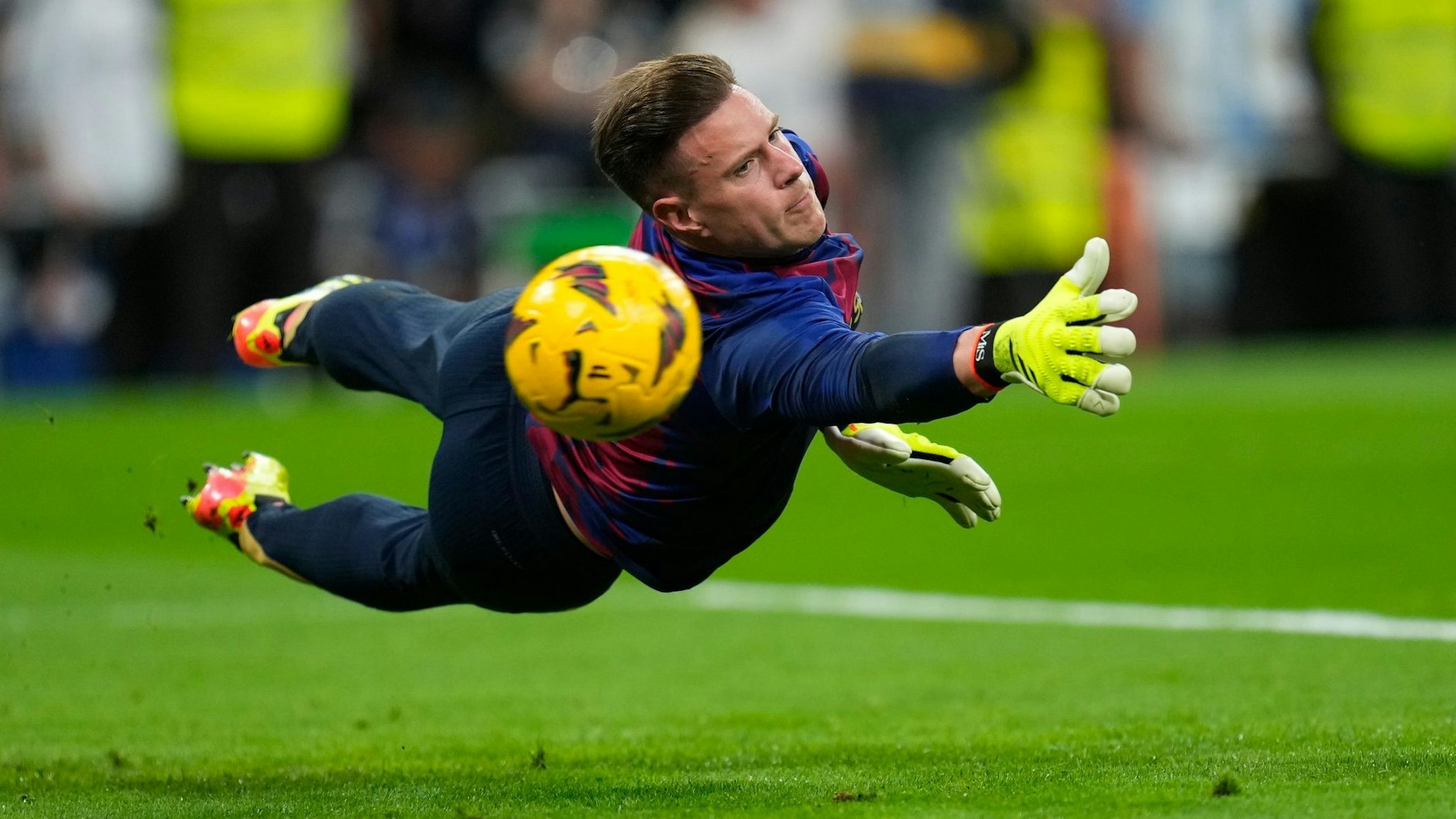 Barcelonas Torhüter Marc-André ter Stegen wurde von der Sportzeitung Marca zum besten Spieler der heimischen Liga gekürt.