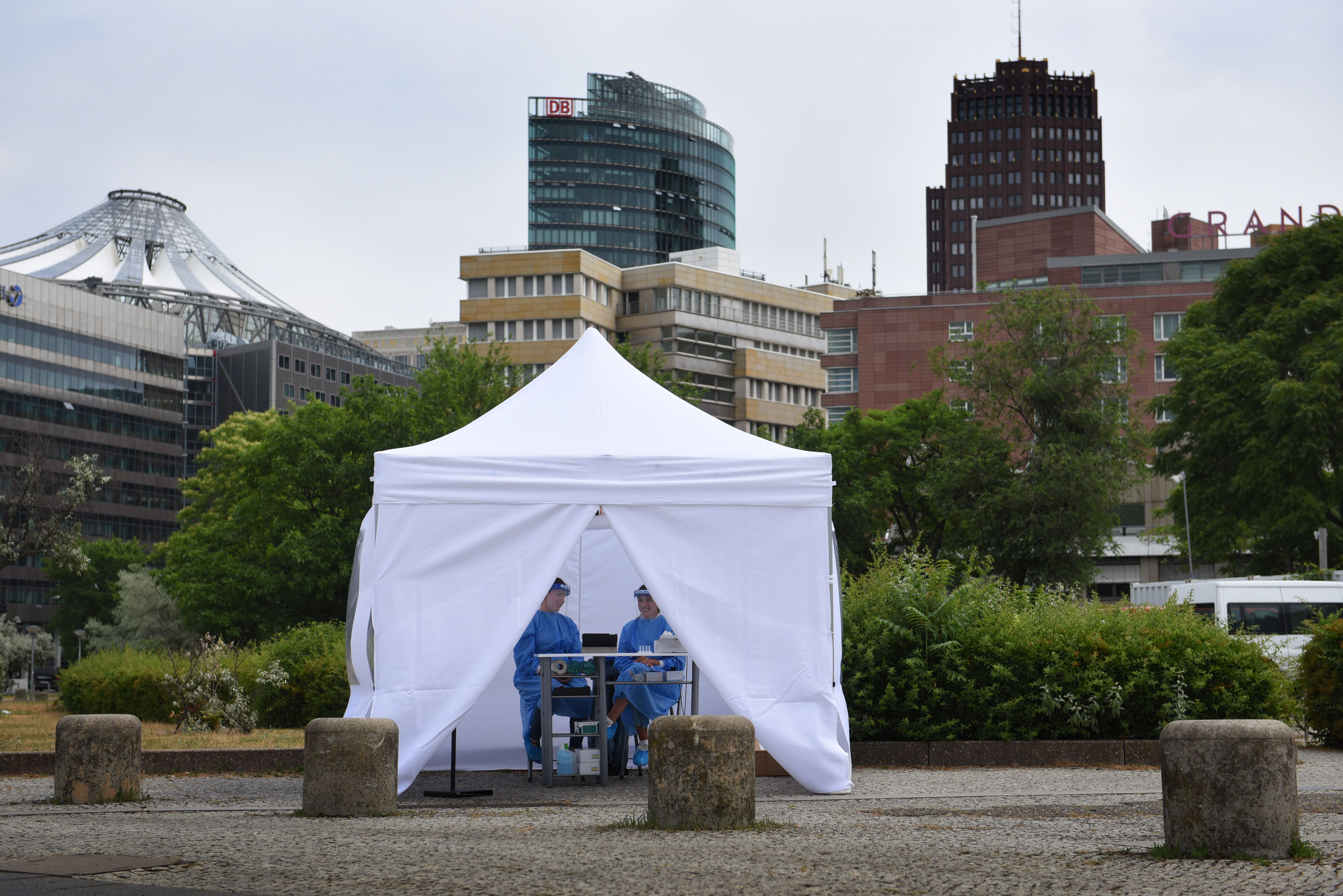 Corona-Teststellen in Berlin: Betreibern droht Insolvenz, 120 Millionen Euro sind offen