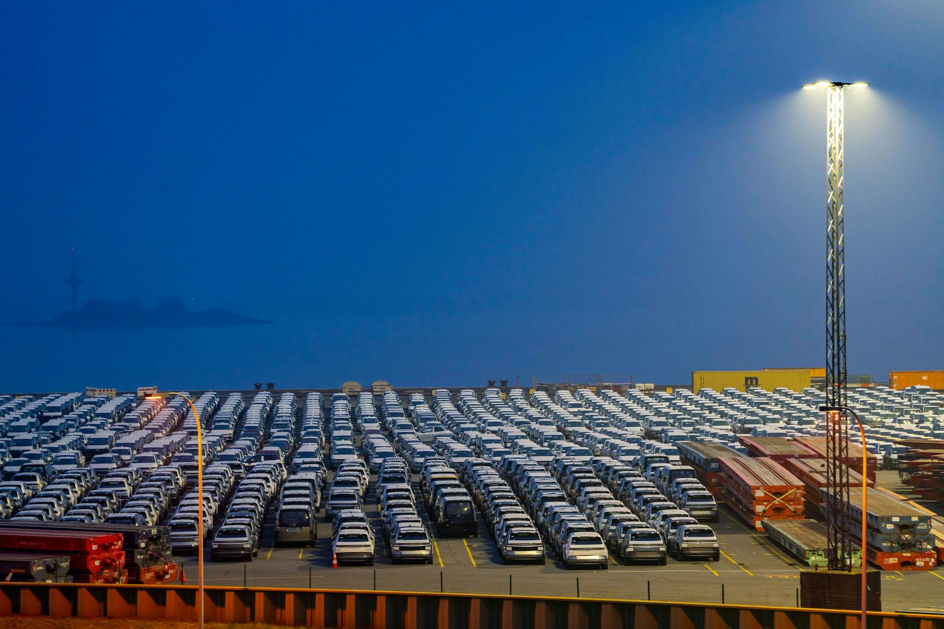 Die Nachfrage nach Elektroautos nimmt immer weiter ab. Vor allem in Ostdeutschland scheinen E-Autos sehr unbeliebt zu sein.