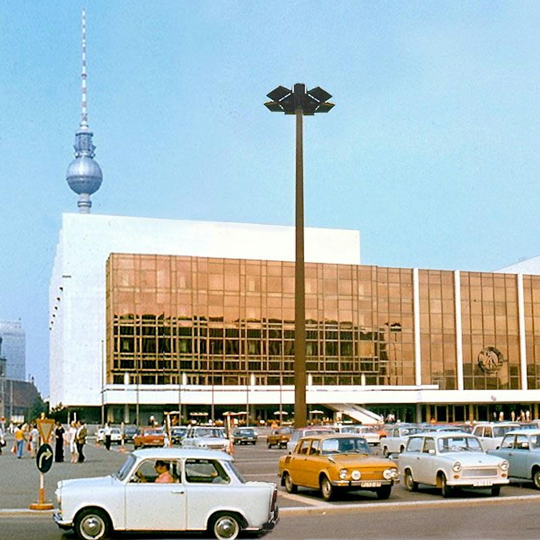 DDR-Architekt klagt an: Palast der Republik – der wahre Grund für den Abriss!