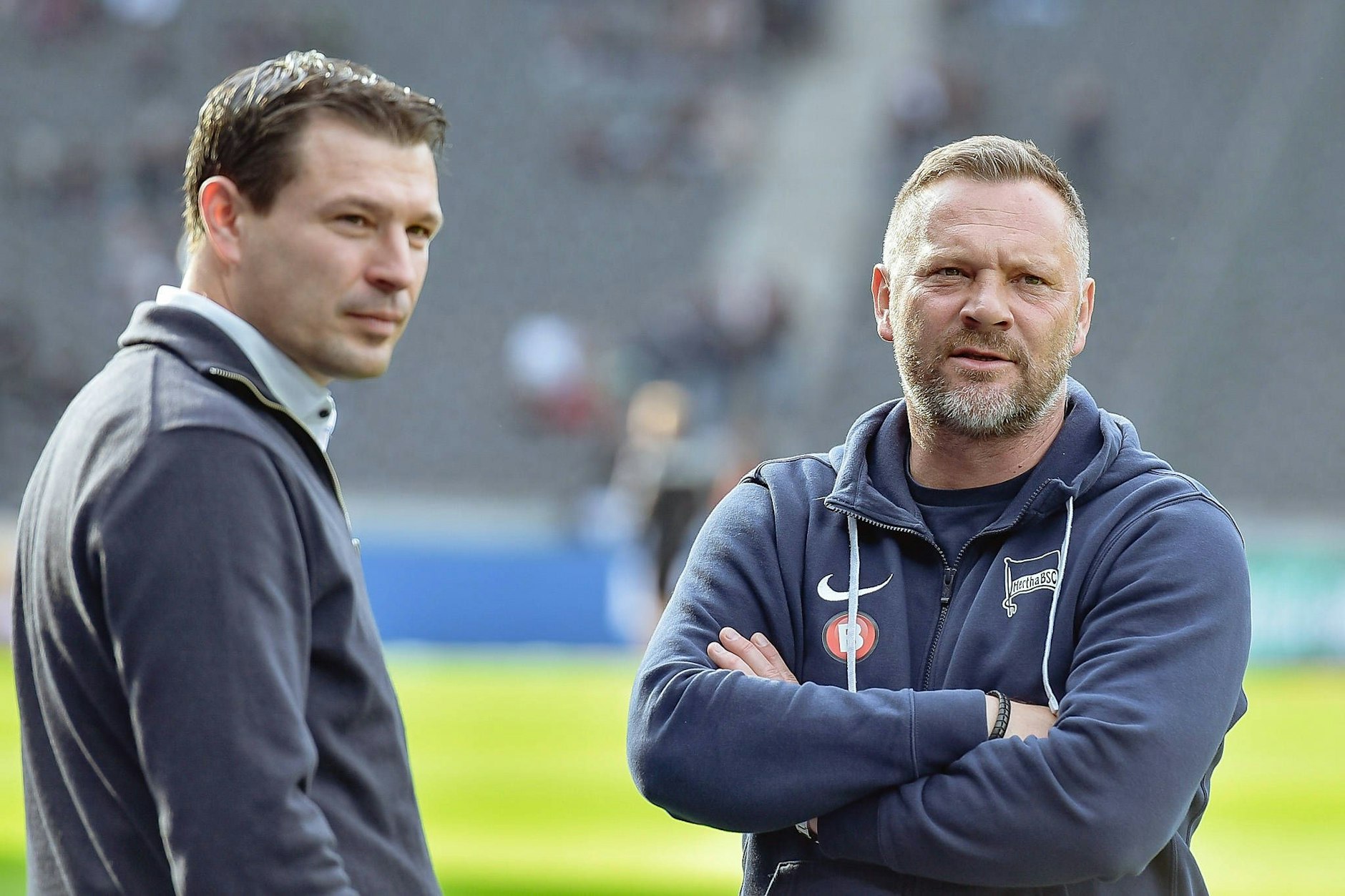 Herthas Sportdirektor Benjamin Weber (l.) und Trainer Pal Dardai. Trennen sich die Wege in den nächsten drei Wochen?