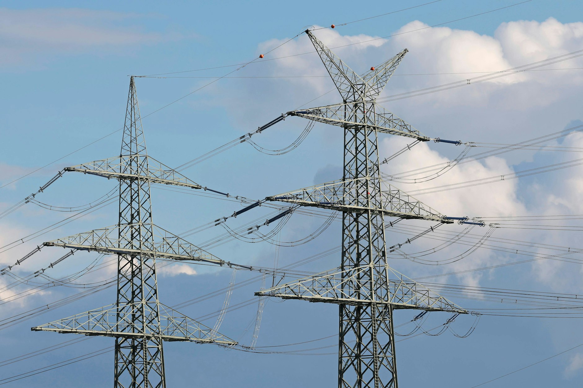 Zwei Stromanbieter der Primaholding-Gruppe haben unzulässig ihre Preise erhöht. Dagegen klagte der Verbraucherzentrale Bundesverband (vzbv).