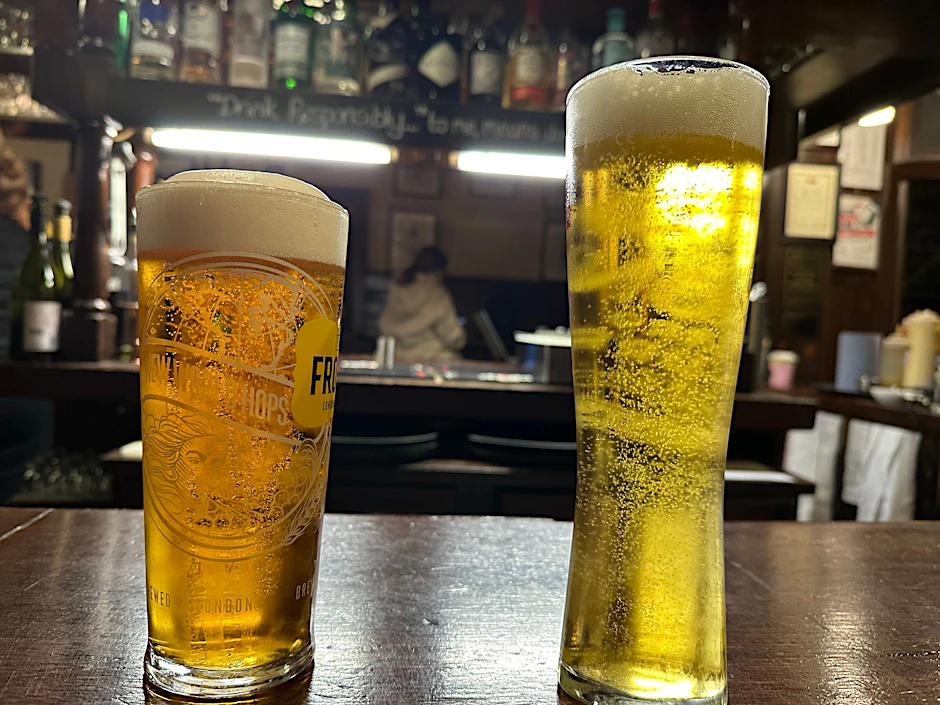 Würden Sie sieben Pfund, rund acht Euro, für dieses Glas Bier bezahlen?