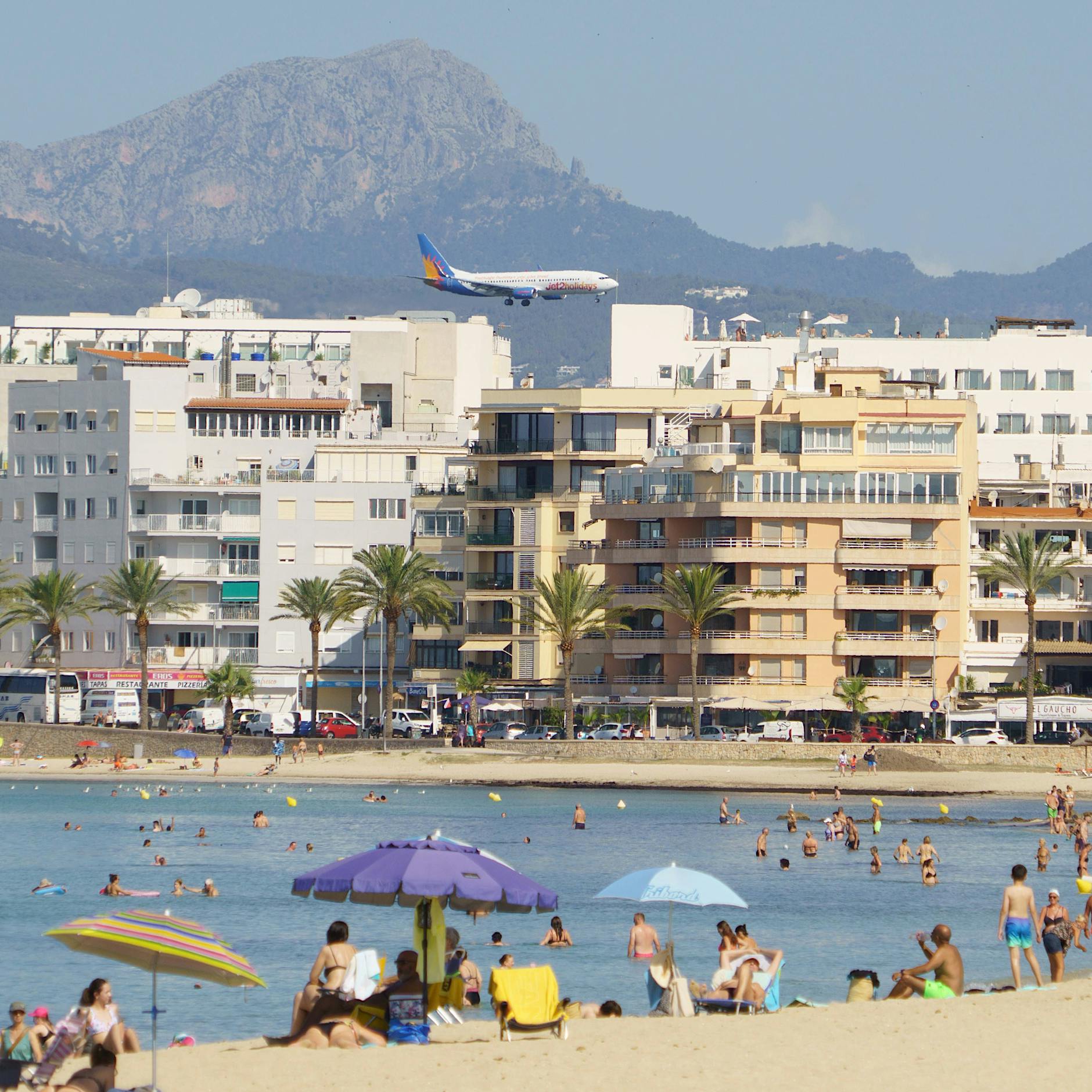 Mallorca: Deutscher Urlauber klettert Hotelfassade hoch und stürzt in den Tod