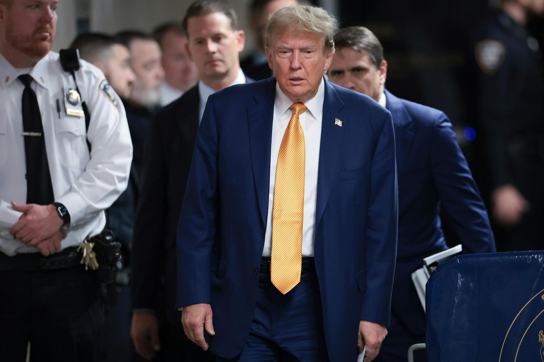 Der ehemalige US-Präsident Donald Trump trifft zu der Gerichtsverhandlung am Dienstag in New York ein. 