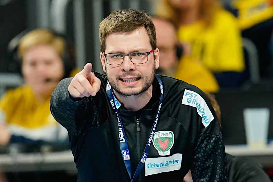 ARCHIV - Füchse-Trainer Jaron Siewert will mit seinem Team den Titel in der European League verteidigen.  