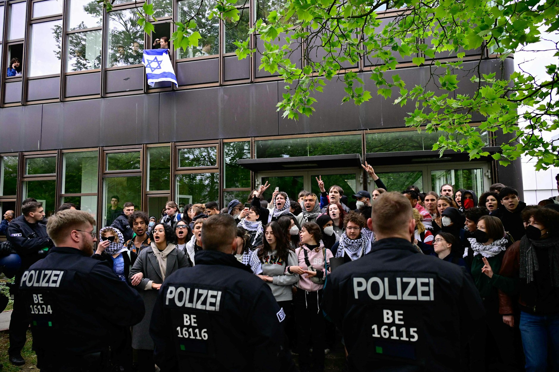 Polizei auf dem Campus der FU Berlin