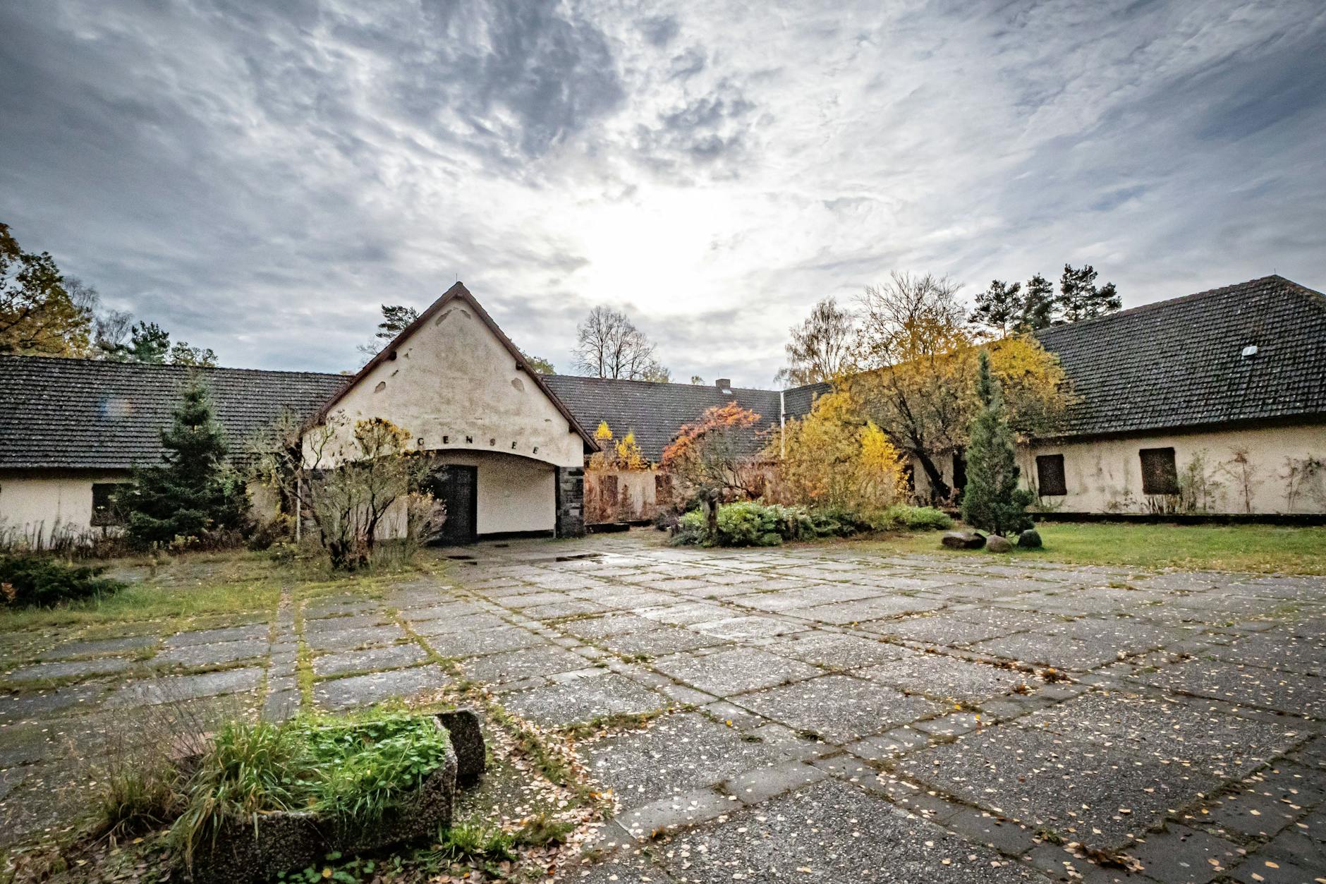 Das Gelände mit der ehemaligen Villa von Joseph Goebbels verfällt seit Jahren.