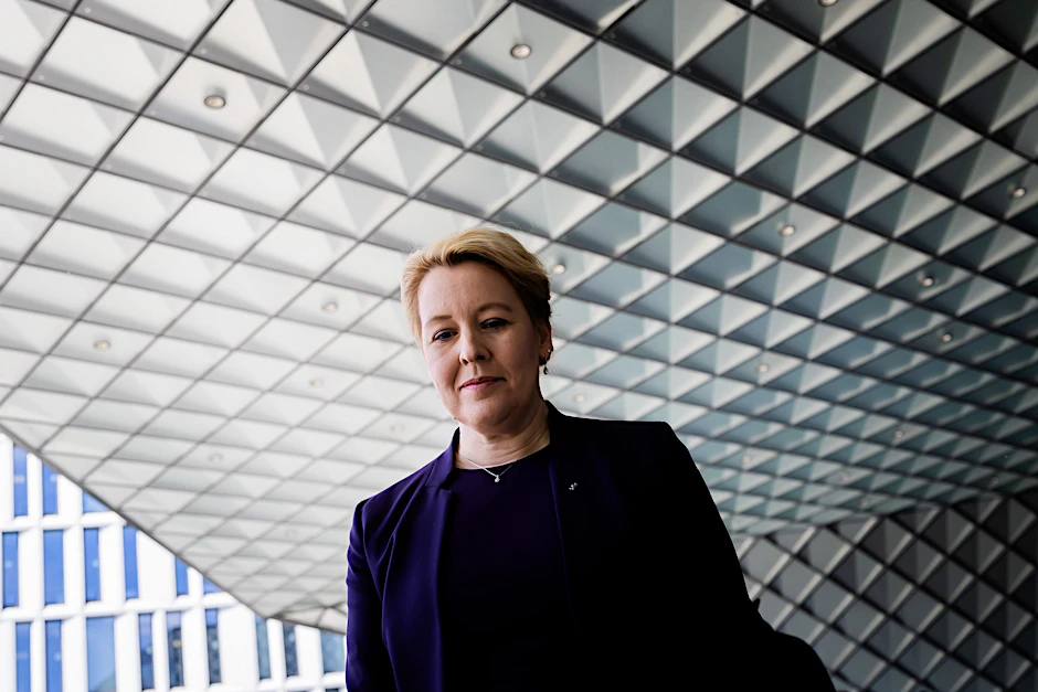 Wirtschaftssenatorin Franziska Giffey (SPD) bewegt sich am liebsten ohne Personenschutz durch die Stadt – das dürfte sich jetzt ändern.