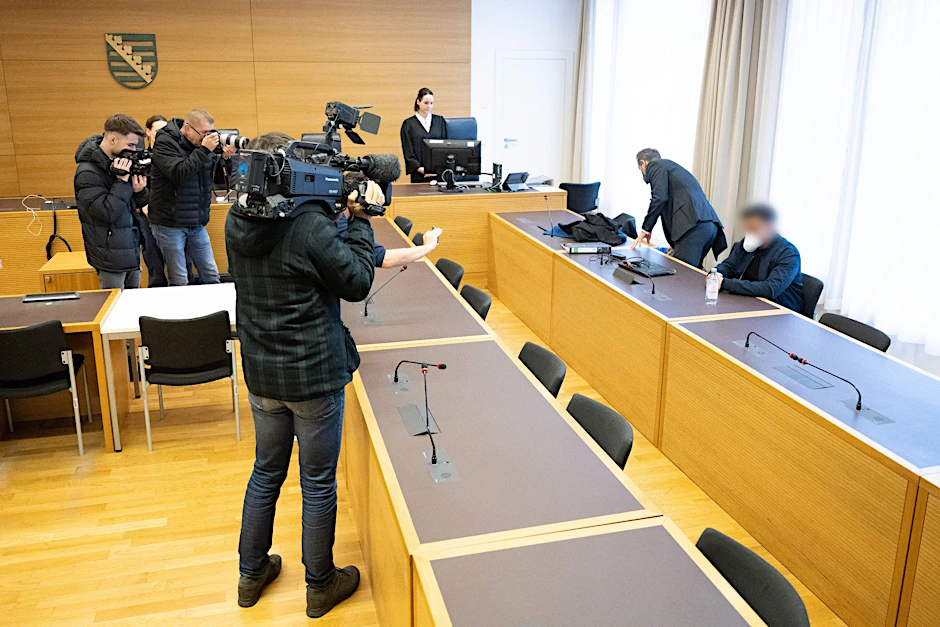 ARCHIV - Ein Angeklagter (r) in einem weiteren Prozess um den Juwelendiebstahl aus dem Grünen Gewölbe.  