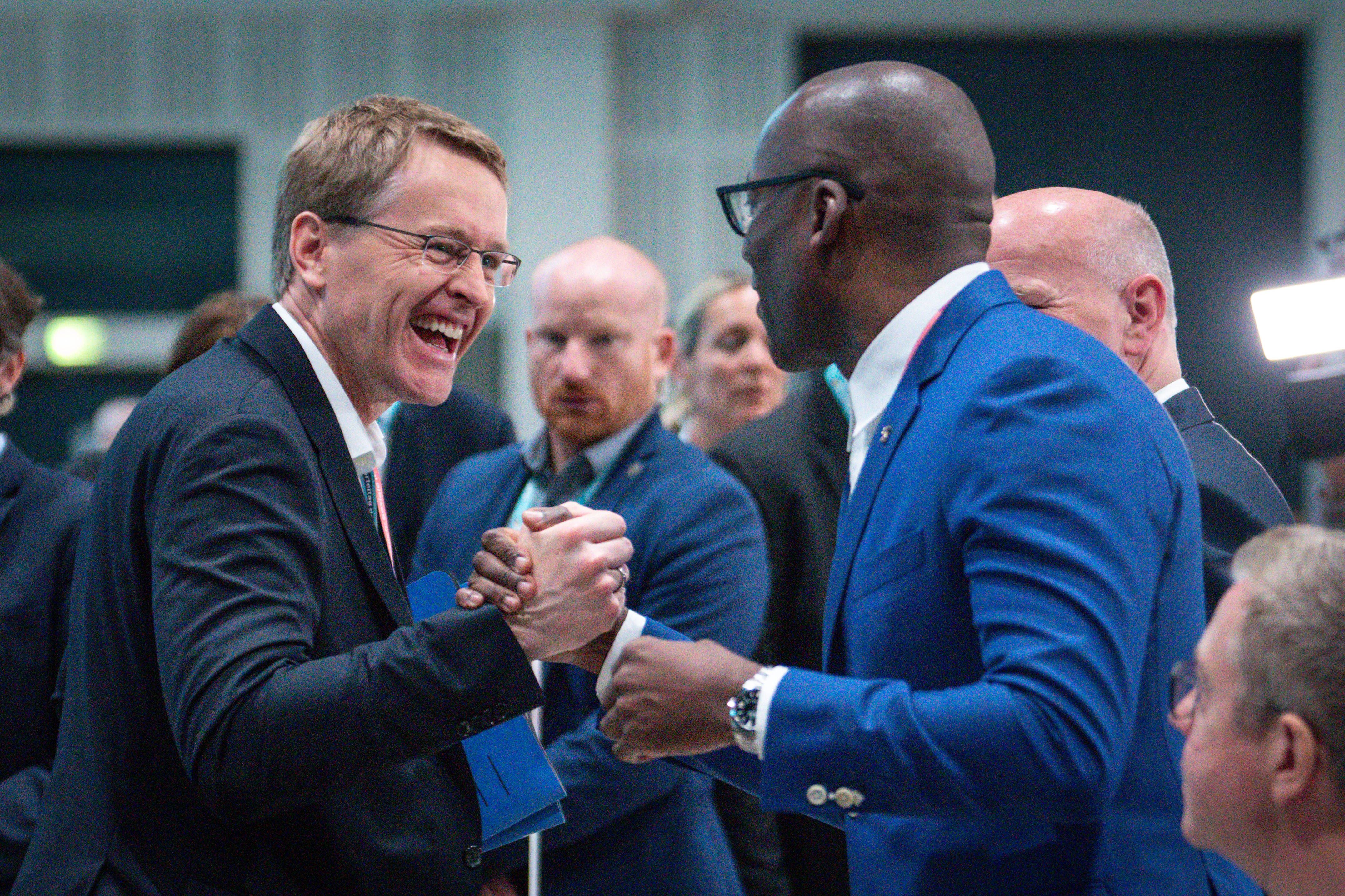 CDU-Parteitag: So gehen Joe Chialo und Daniel Günther zu den Ärzten ab