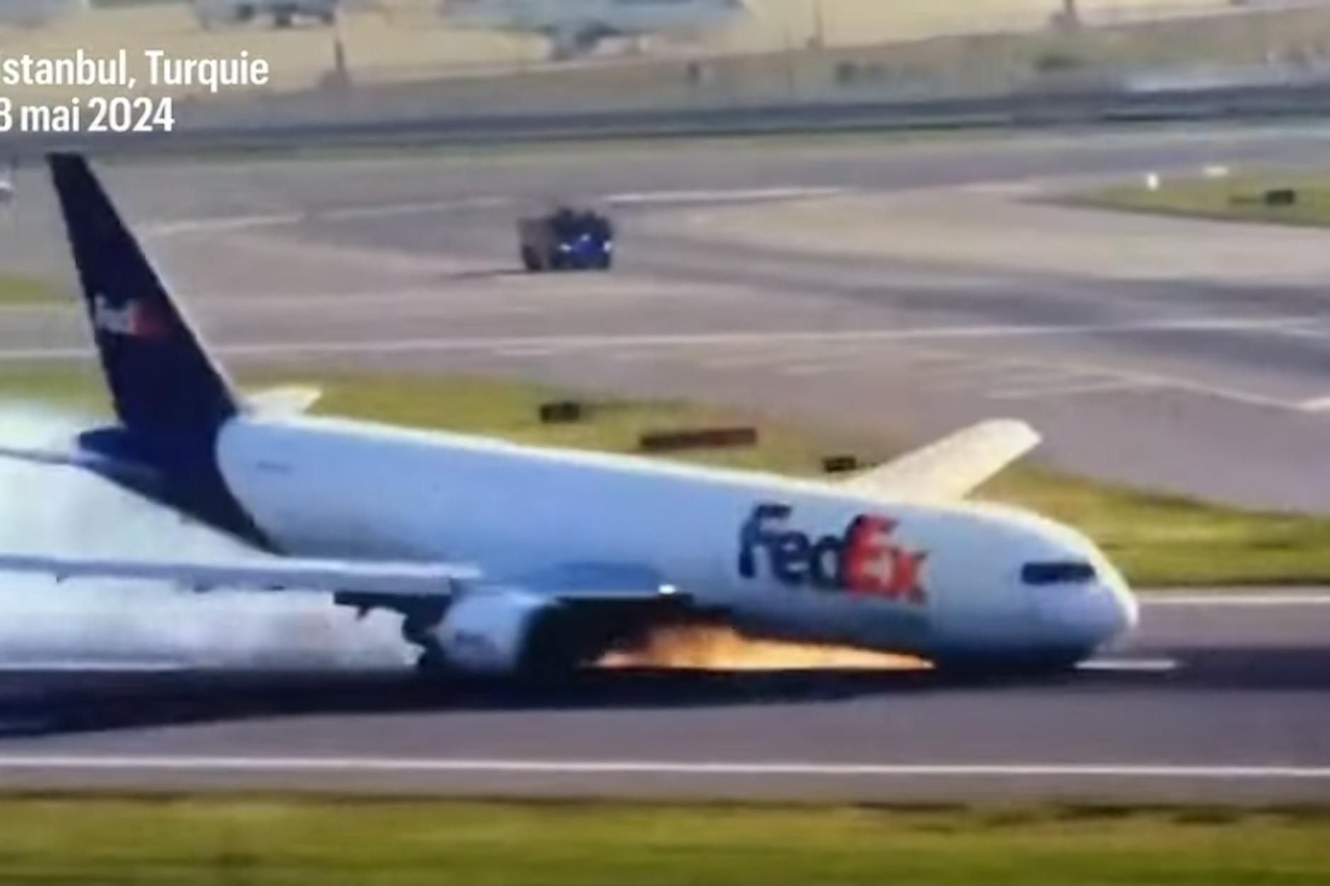 VIDEO: Flugzeug legt gefährliche Bauchlandung hin