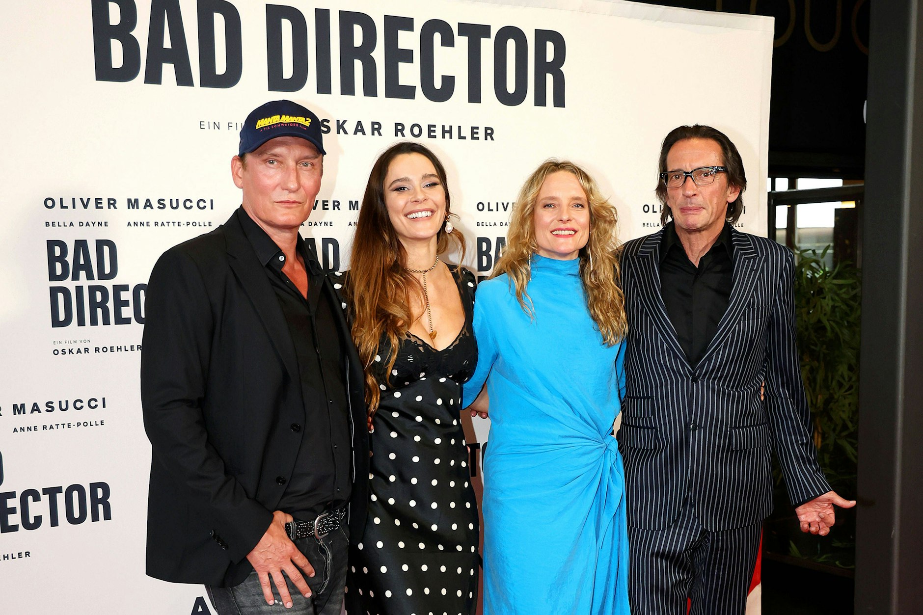 Oliver Masucci (v.l.), Bella Dayne, Anne Ratte-Polle und Regisseur Oskar Roehler bei der „Bad Director“-Premiere am 6. Mai in Köln.