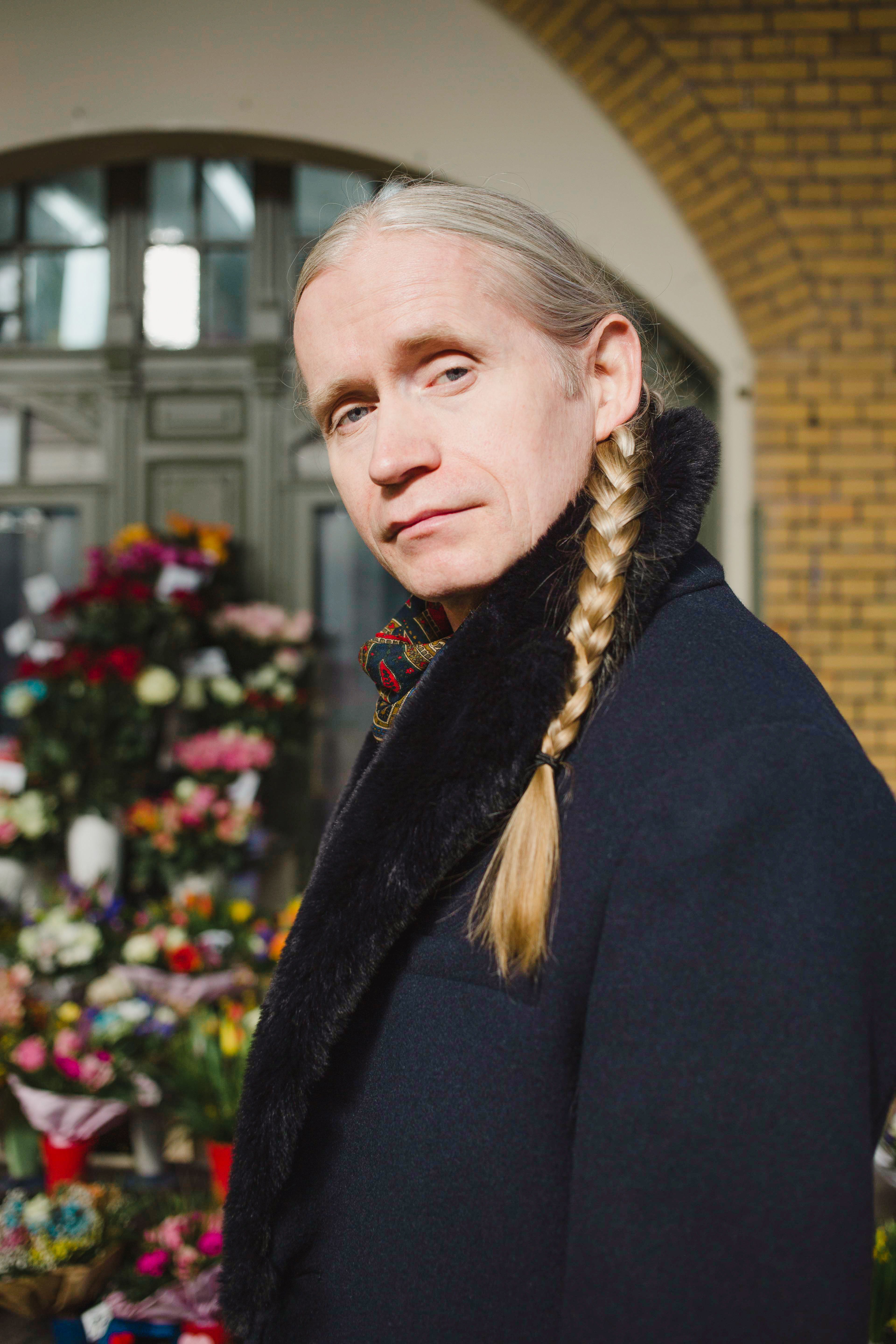 Romano aus Köpenick postet Friedensgedicht zum 8. Mai: „Zum Big Mac gibt’s heut’ Russisch Brot“