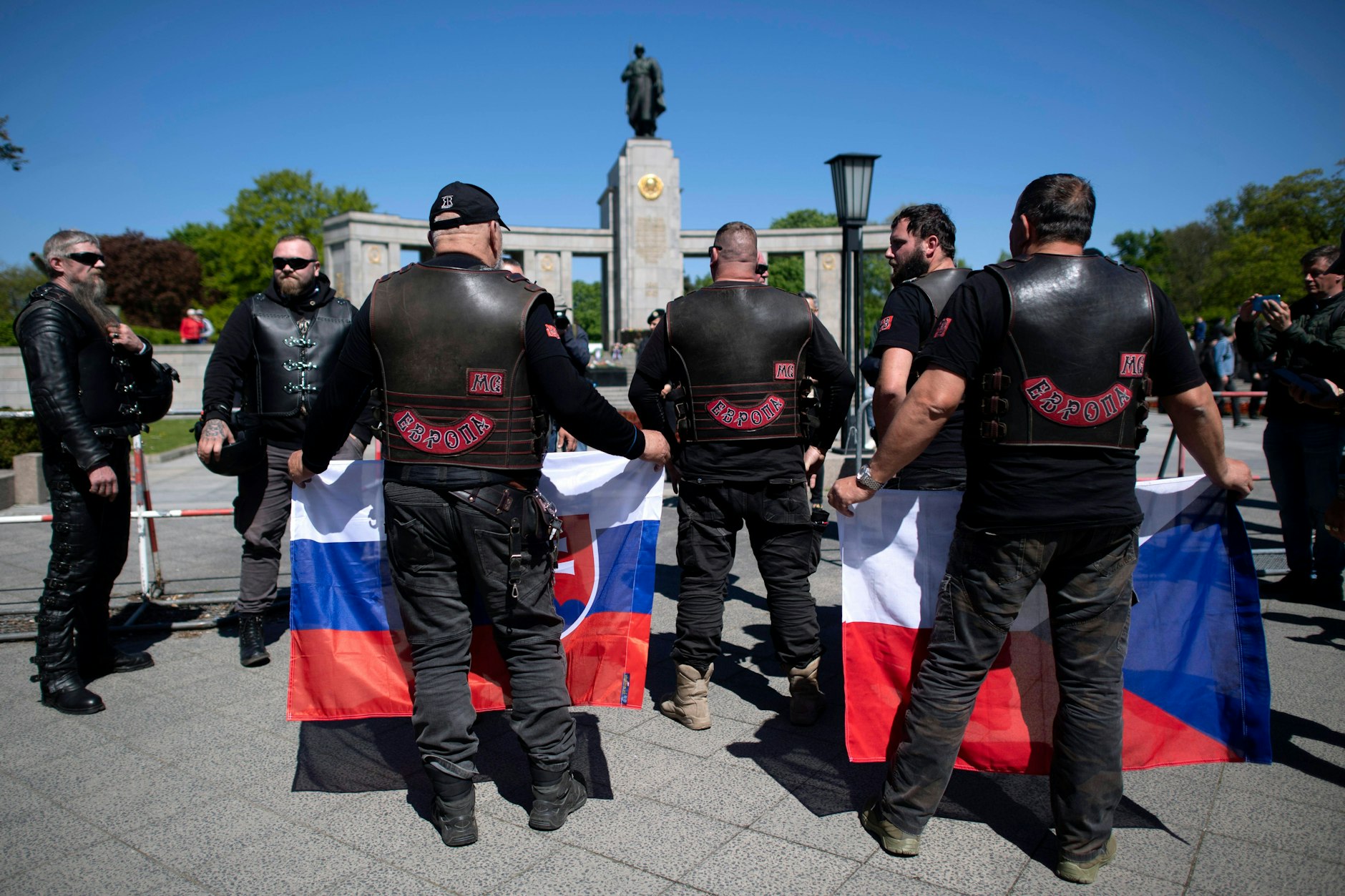 Im vergangenen Jahr zeigten die Putin-Rocker „Nachtwölfe“ in Berlin noch Flagge.