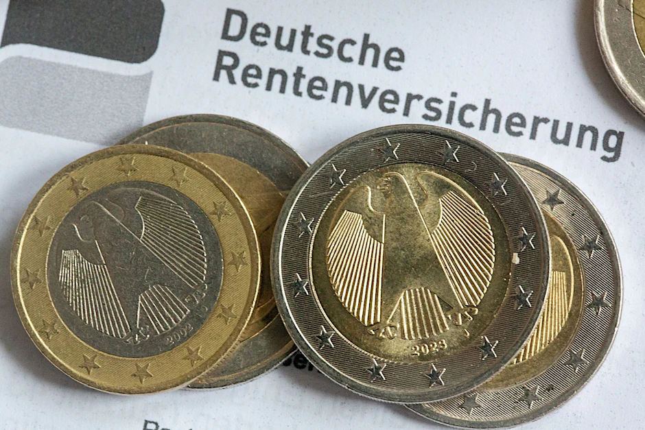 SYMBOLBILD - Die Bundesregierung verschiebt die Entscheidung über die geplante Rentenerhöhung.  