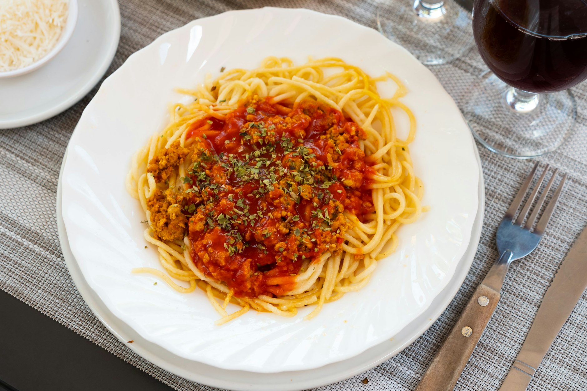Spaghetti nach Art der Köchin sind schnell gemacht und schmecken kleinen und großen Pasta-Fans. 