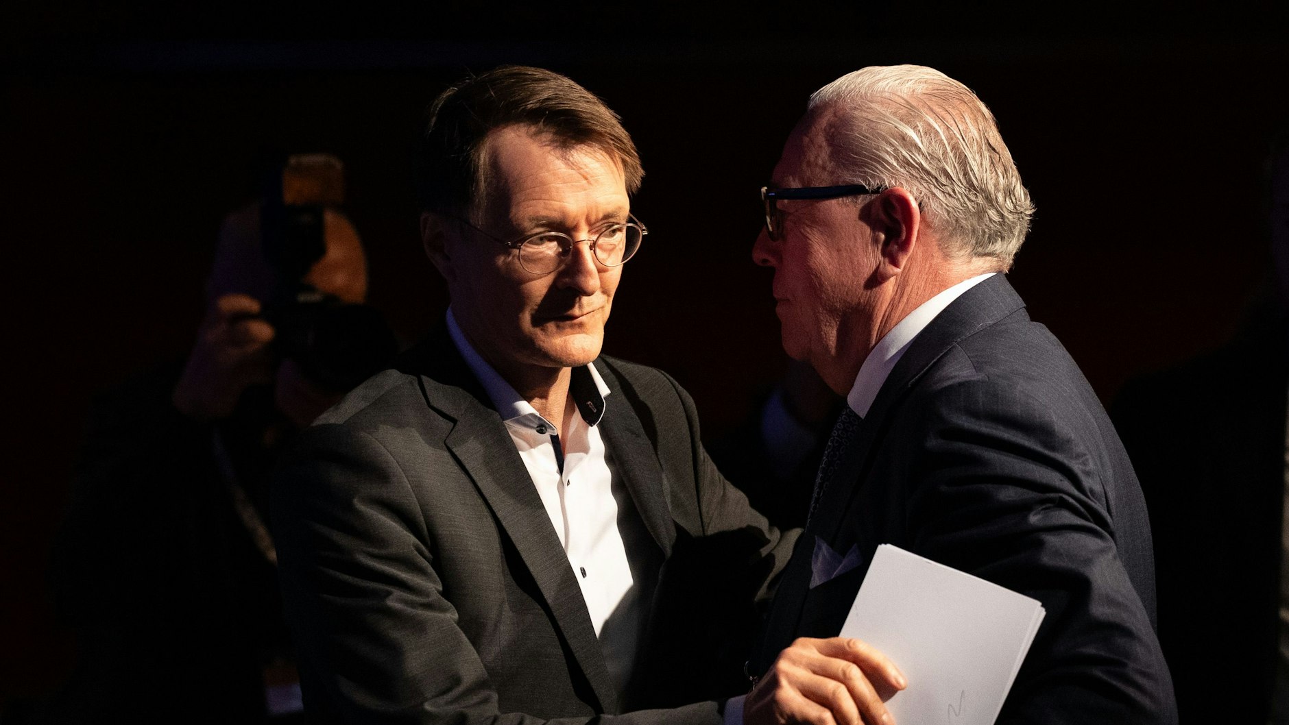 Corona-Maßnahmen: Lauterbach wollte 1G für Gastronomie und Handel