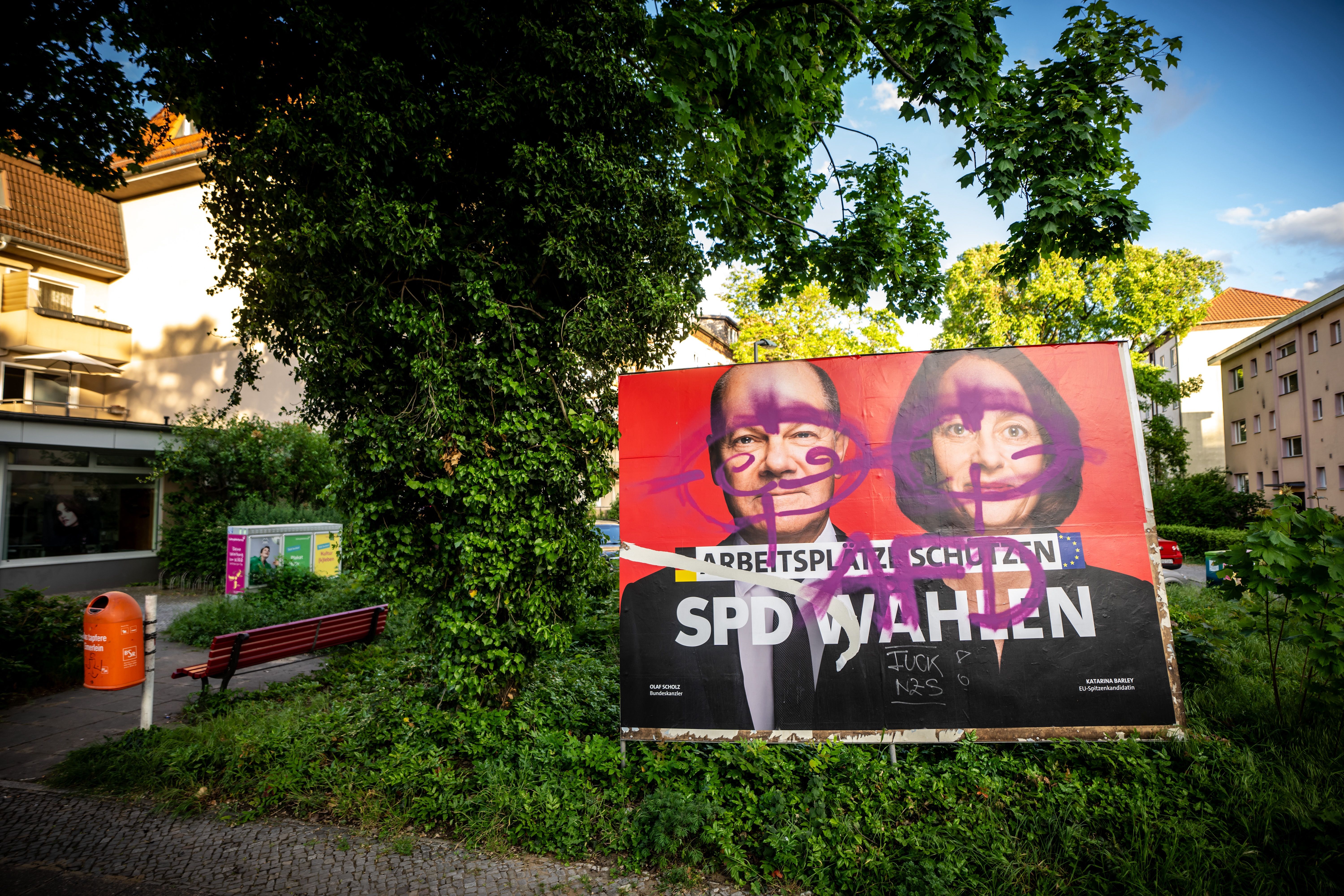 Lankwitz: Wahlplakate von CDU, SPD und Grünen beschädigt – Tatverdächtige festgenommen