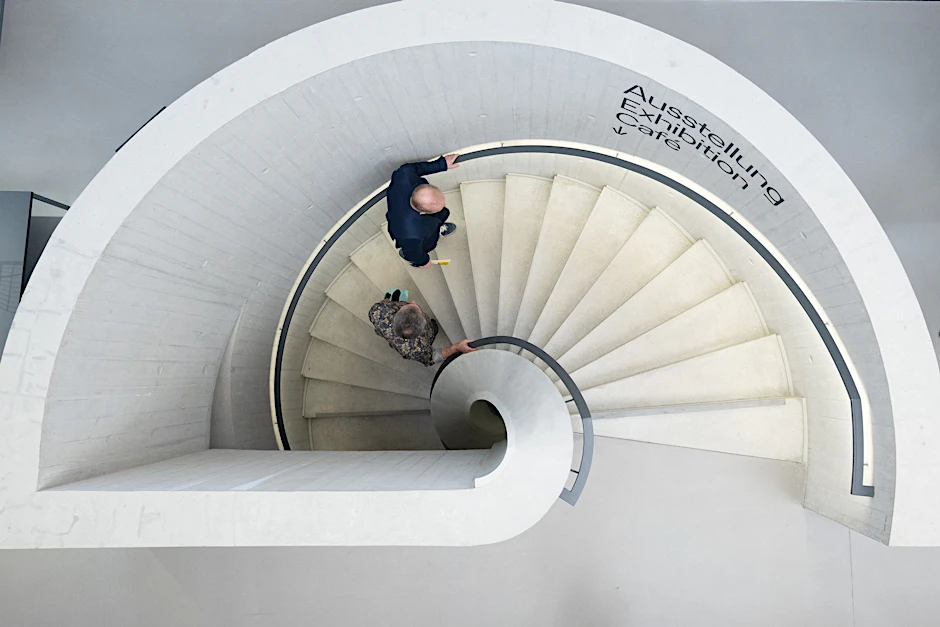 Eine Wendeltreppe im Archiv der Avantgarden - Egidio Marzona (ADA).  