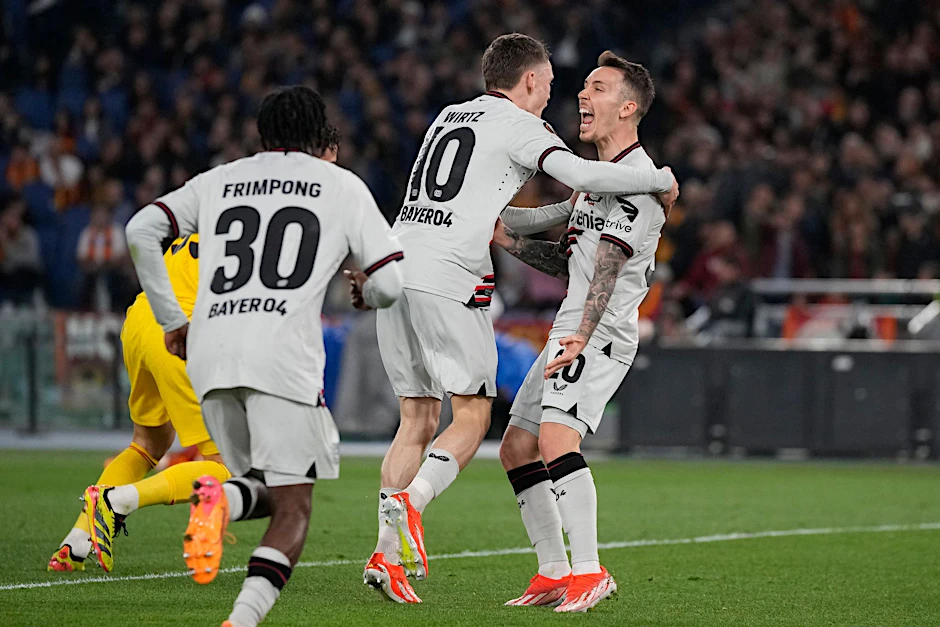 ARCHIV - Grimaldo und Wirtz können beim Rückspiel nach Verletzungspausen dabei sein.  