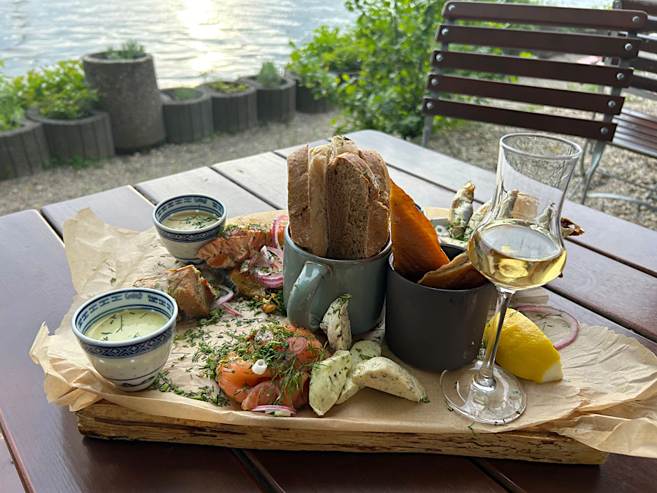 Brotzeit am Müggelsee, besser wird der Abend nichtt!