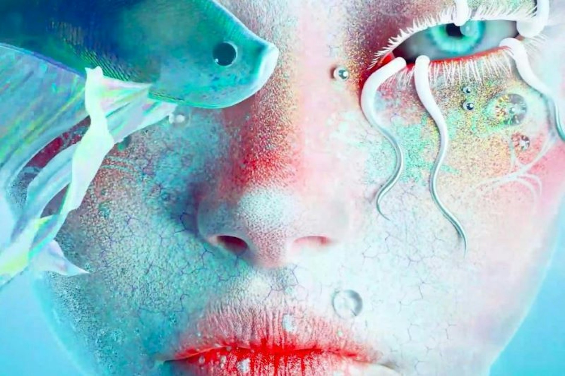 Junge coole Kunst im sehenswerten 96-Jahre alten Schwimmbad in Lichtenberg. Hingehen und Anschauen!