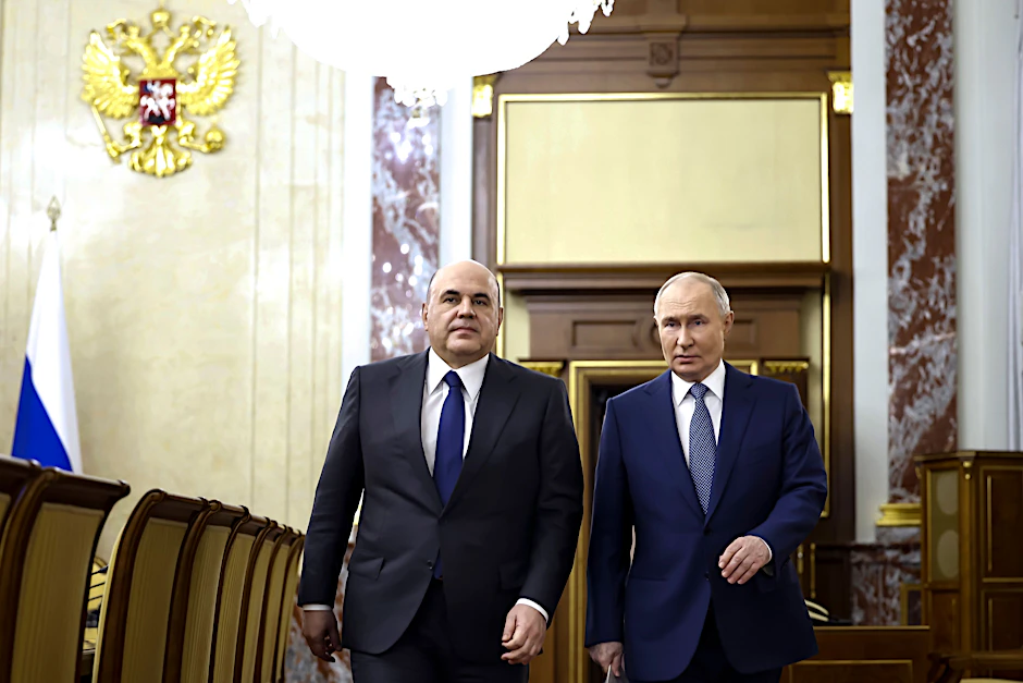 Der russische Wladimir Putin (r) und der russische Ministerpräsident Michail Mischustin&nbsp;