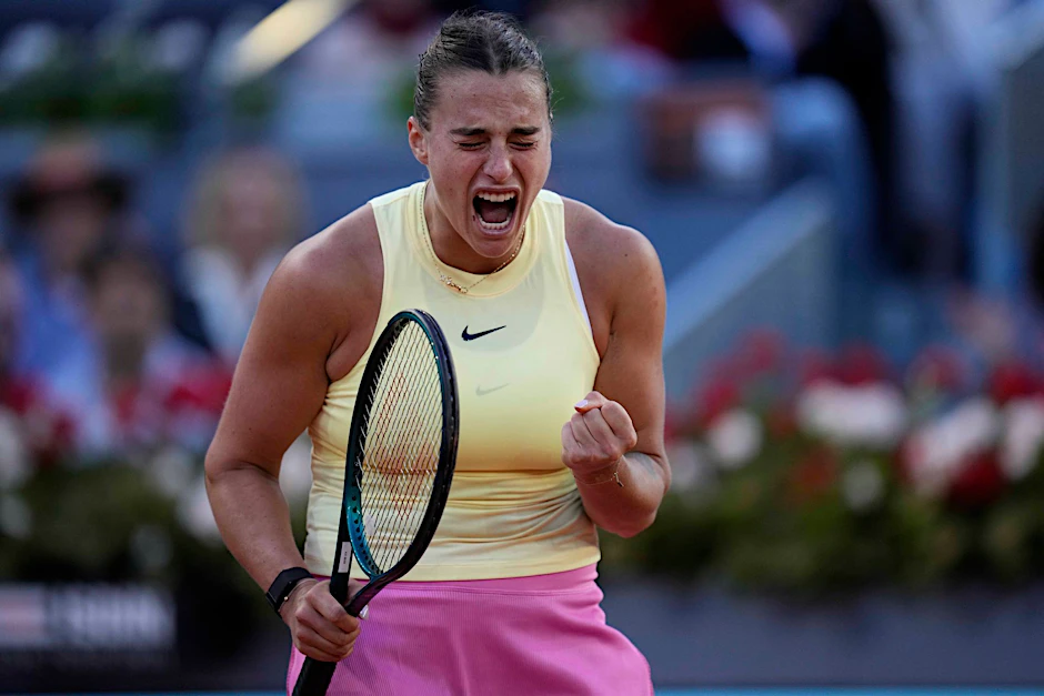 ARCHIV - Aryna Sabalenka aus Belarus feiert einen gewonnenen Punkt.  