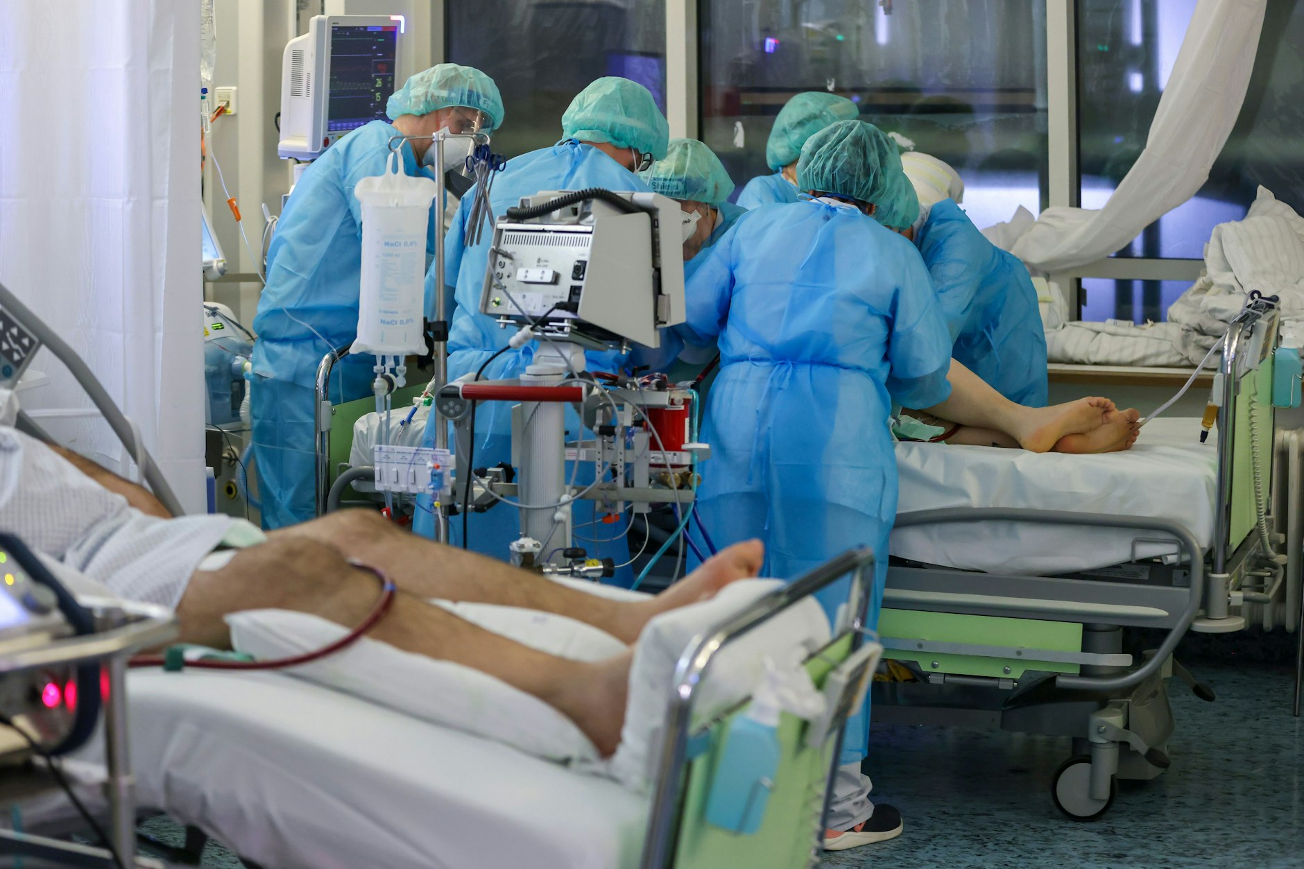 Bereits im Frühjahr 2020 war absehbar, dass die deutschen Krankenhäuser, Psychiatrien und zahlreiche weitere Bereiche des sozialen Sektors gestärkt werden müssten.