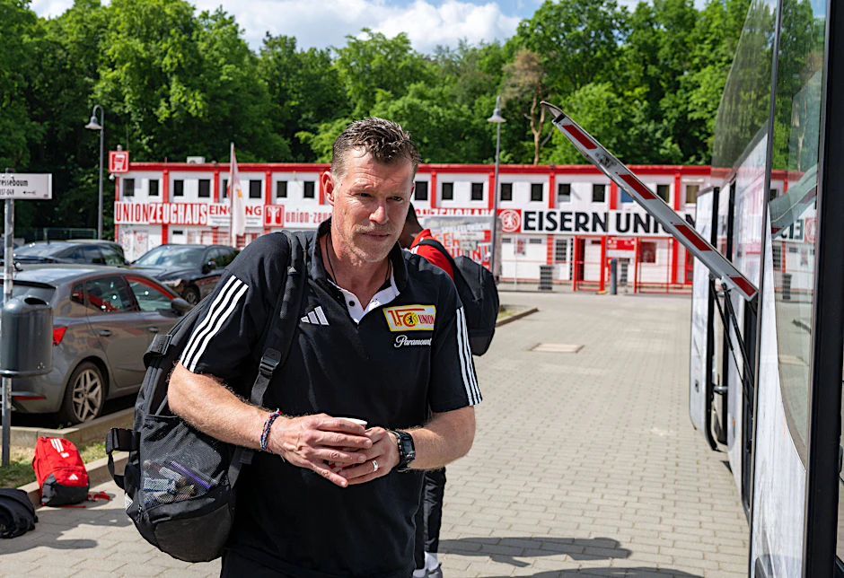 Unions Interimstrainer Marco Grote vor der Abfahrt zum Abstiegsduell beim 1. FC Köln. Hat er den Siegplan in der Tasche?