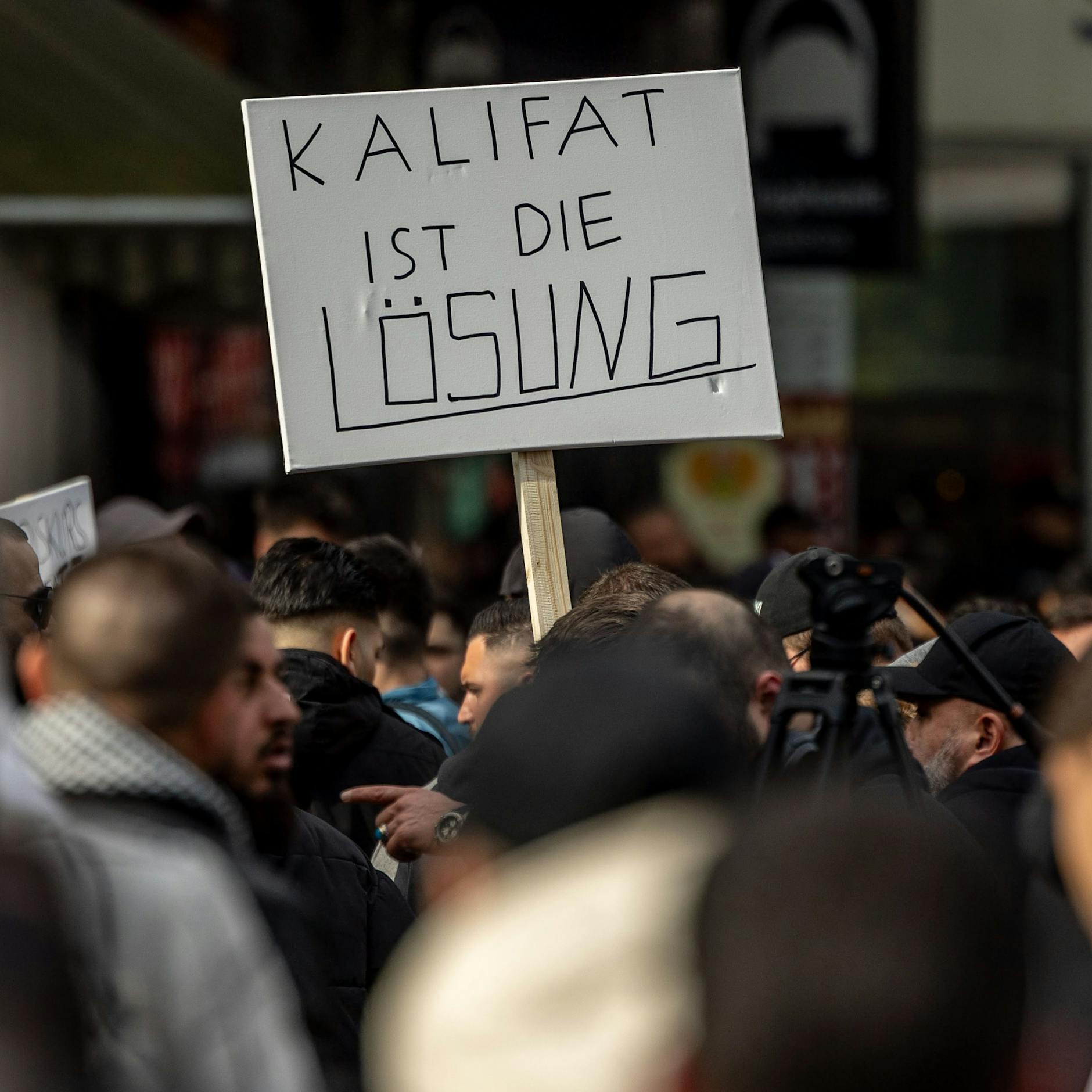 Strenge Auflagen: 2300 Islamisten demonstrieren wieder in Hamburg