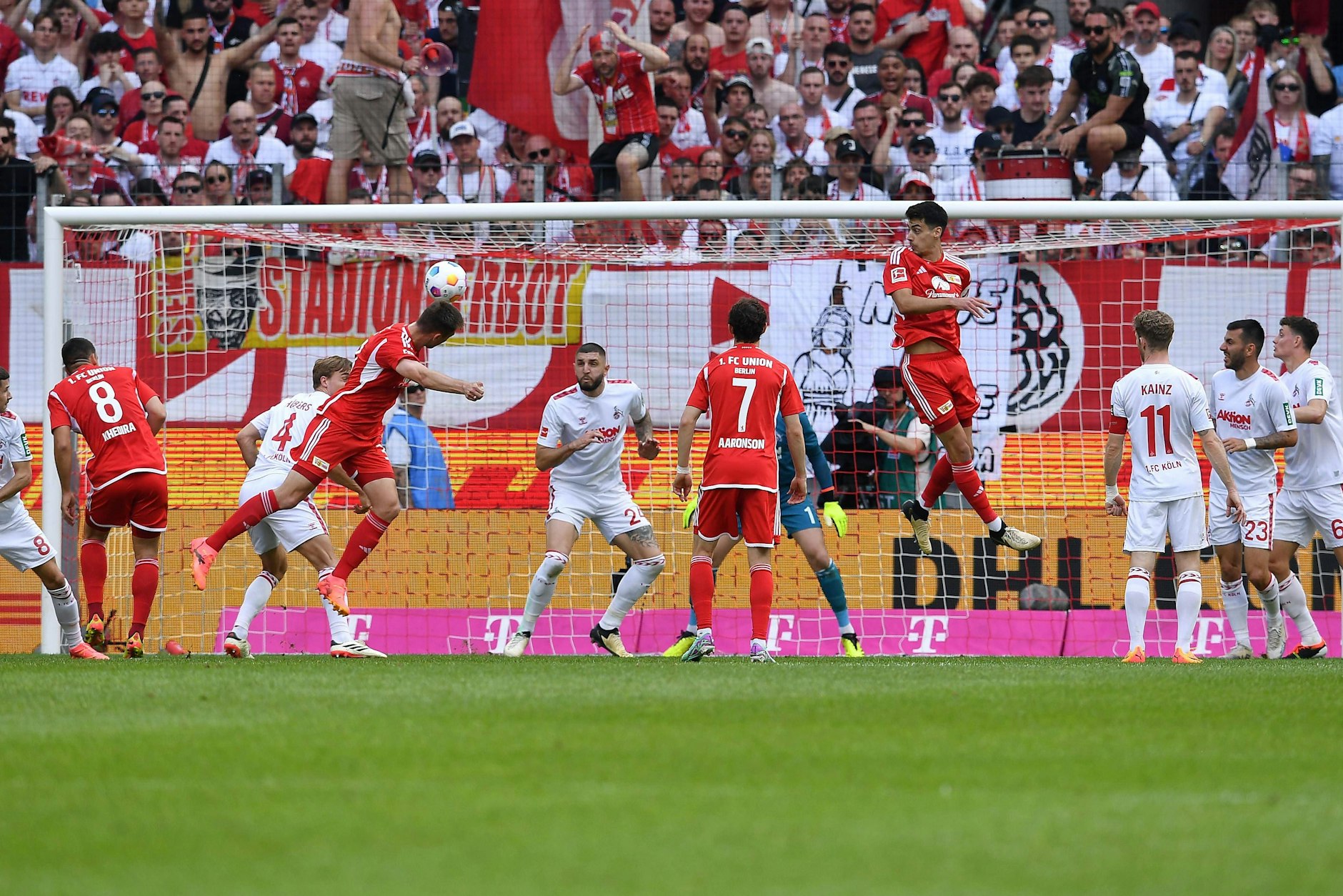 Das 1:0 für den 1. FC Union: Robin Knoche köpft die Ecke von Christopher Trimmel zur Führung ins Tor.
