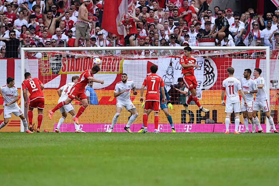 Das 1:0 für den 1. FC Union: Robin Knoche köpft die Ecke von Christopher Trimmel zur Führung ins Tor.