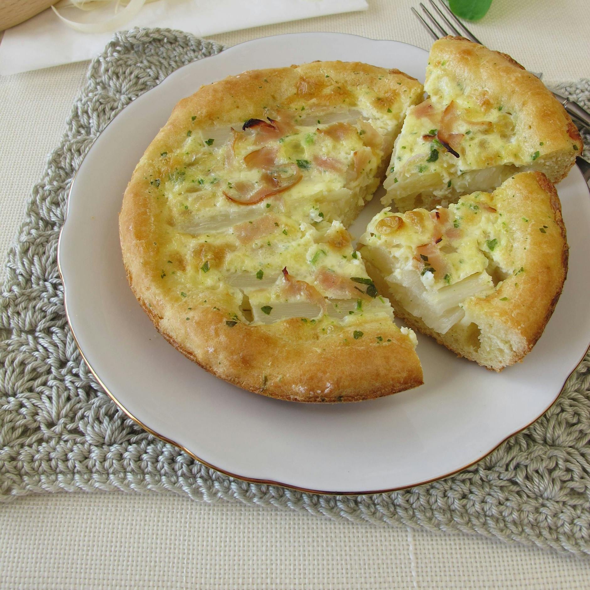 Omas schneller Spargelkuchen mit Schinken – ein geniales Rezept