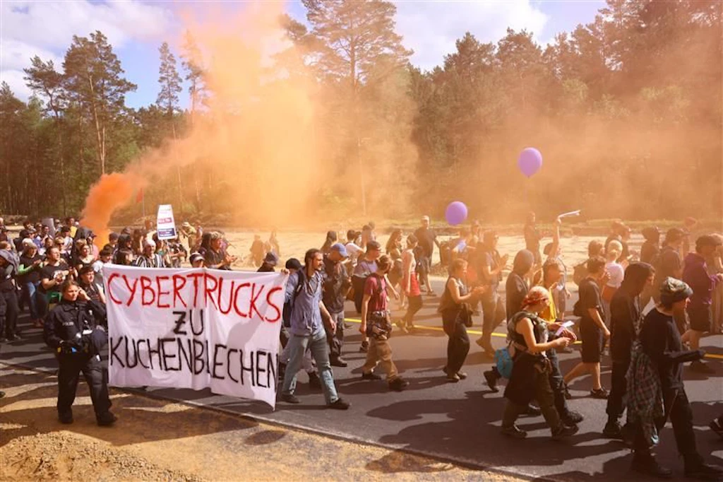 Tesla-Demo in Grünheide: „Grüner Kapitalismus ist eine dreckige Lüge“