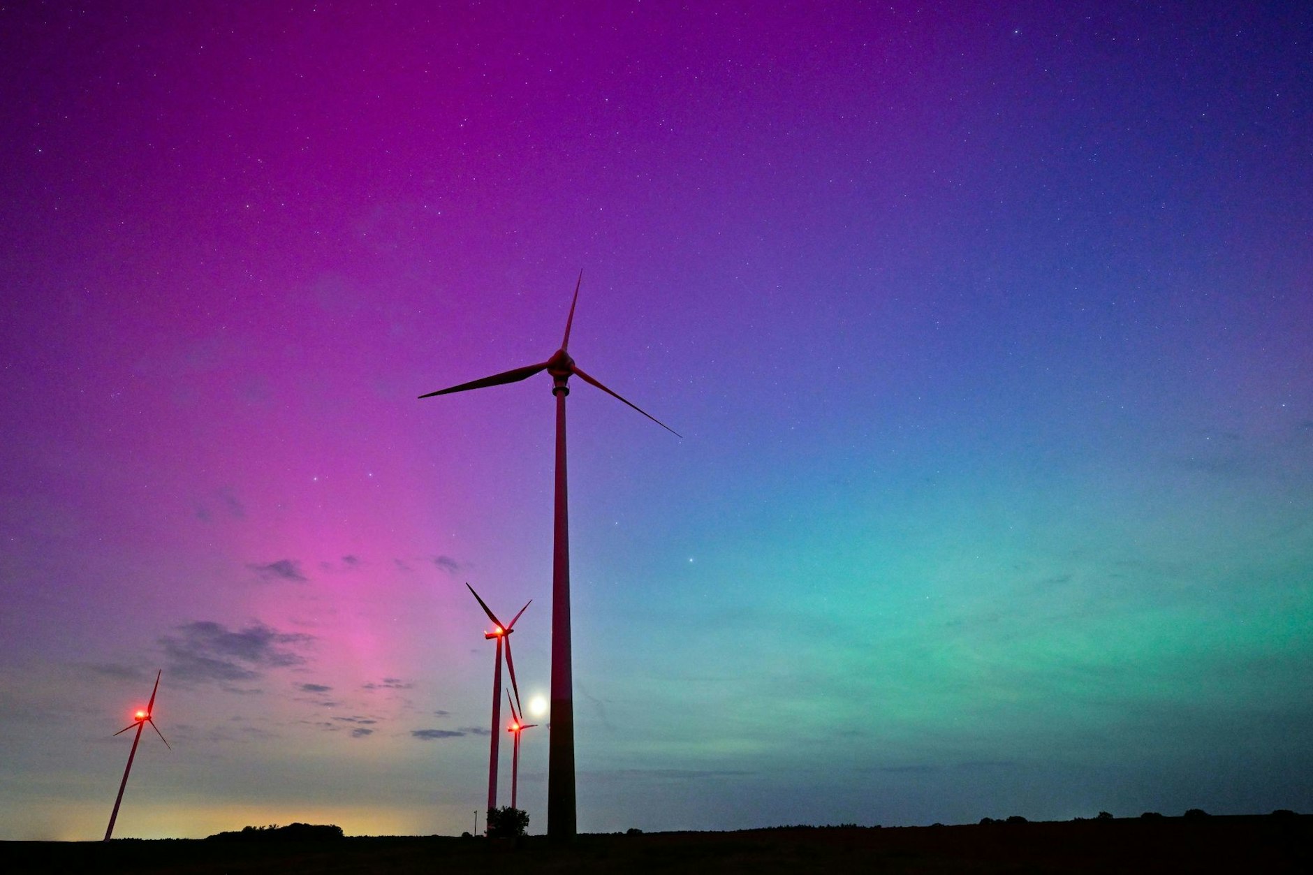 Der Nachthimmel über Deutschland leuchtete vielerorts grün und lila - so auch hier im Landkreis Oder-Spree in Ostbrandenburg. Wenn Sonnenstürme auf das Magnetfeld der Erde treffen, werden sie als Polarlichter sichtbar. 