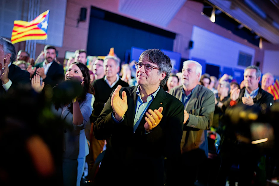dpatopbilder - Carles Puigdemont bei einer Wahlkampfveranstaltung im französischen Argèles-sur-Mer. Der 61-Jährige will wieder als Regierungschef in den Palau de la Generalitat in Barcelona einziehen.  