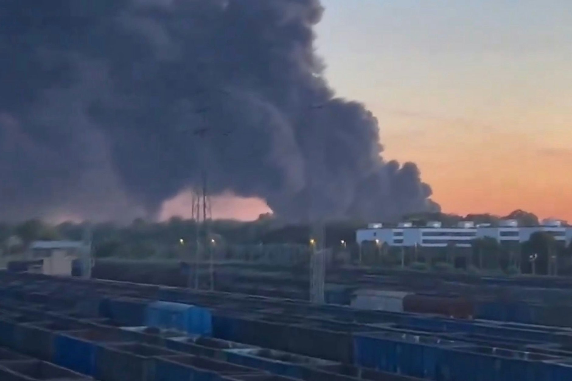 In einem großen Einkaufszentrum in der polnischen Hauptstadt Warschau ist ein Feuer ausgebrochen.