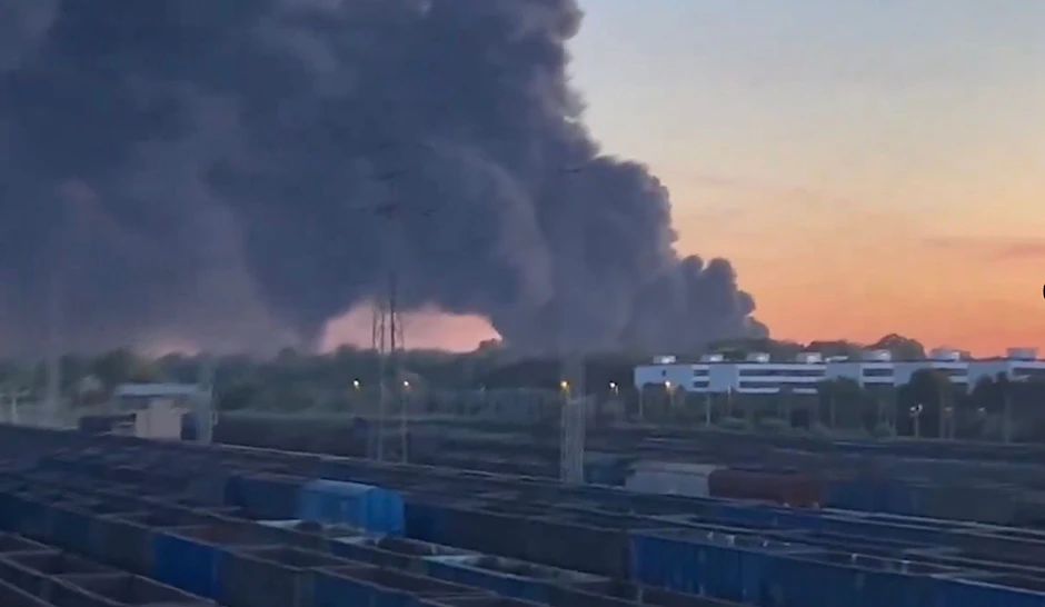 In einem großen Einkaufszentrum in der polnischen Hauptstadt Warschau ist ein Feuer ausgebrochen. 