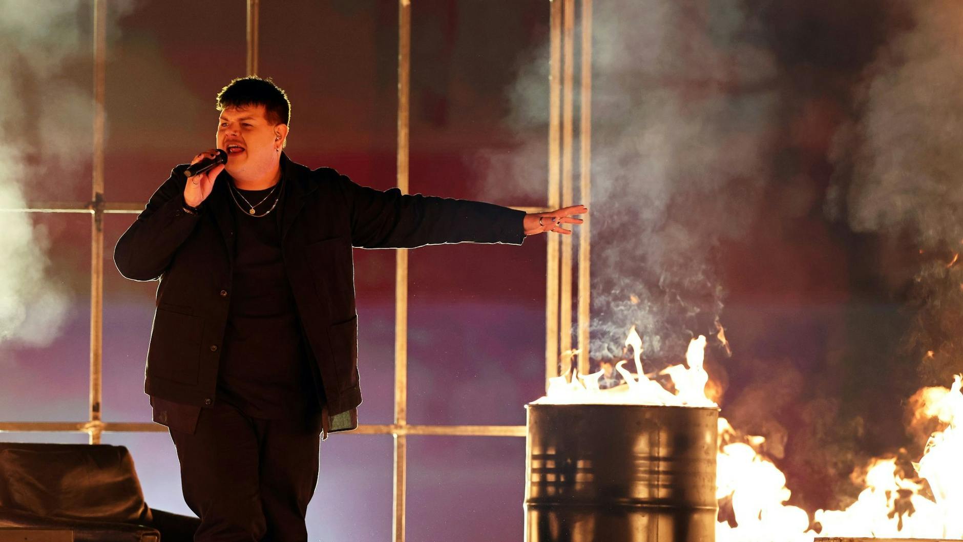 Isaak aus Deutschland mit „Always On The Run“ auf der Bühne beim Finale des Eurovision Song Contest 2024.