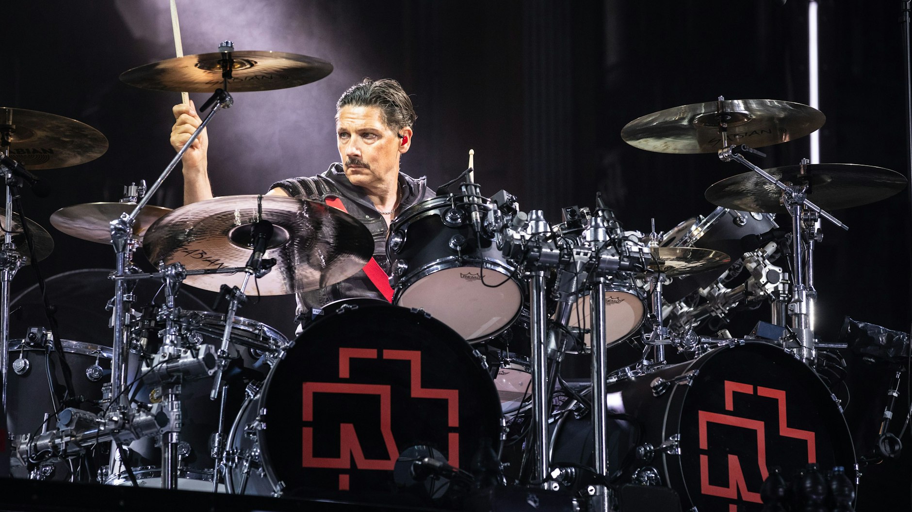 Rammstein-Schlagzeuger Christoph Schneider feierte beim ersten Konzert der Tour seinen Geburtstag.