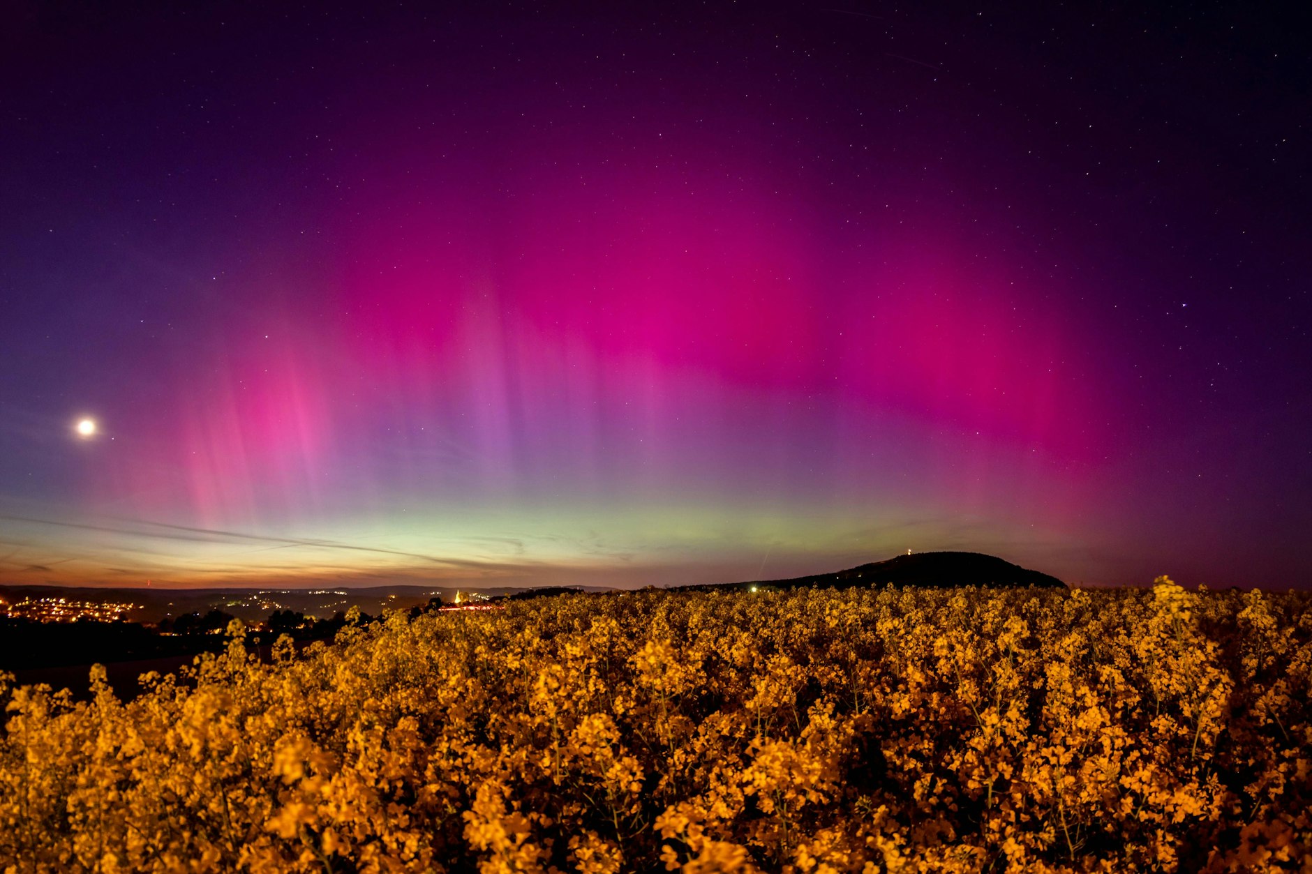 Starke Polarlichter gab es am Wochenende über Deutschland zu bestaunen – hier bei Annaberg-Buchholz im Erzgebirge.