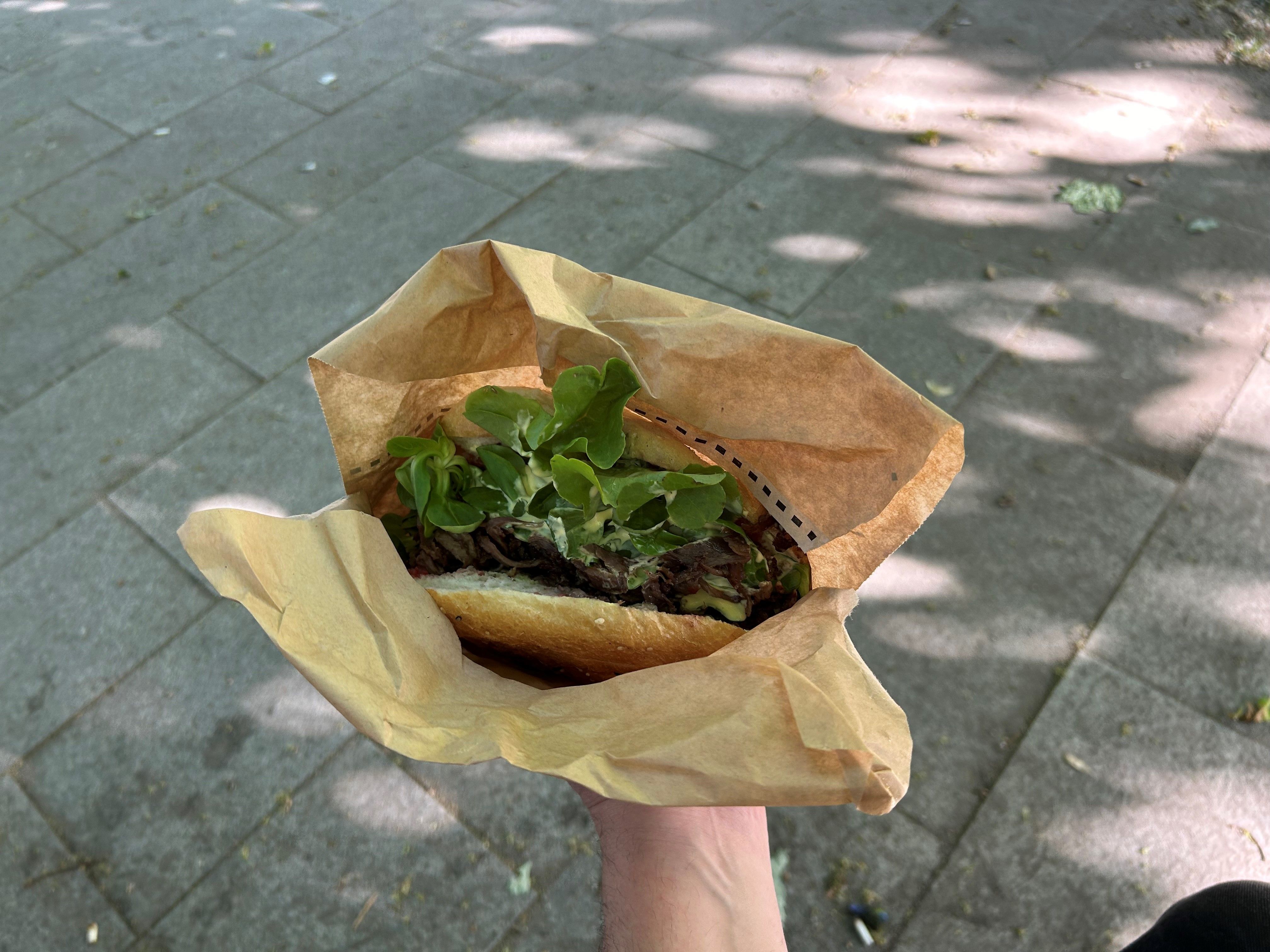 Spargel-Döner aus Berlin im Test: So schmeckt der Luxus-Kebap für 14,90 Euro